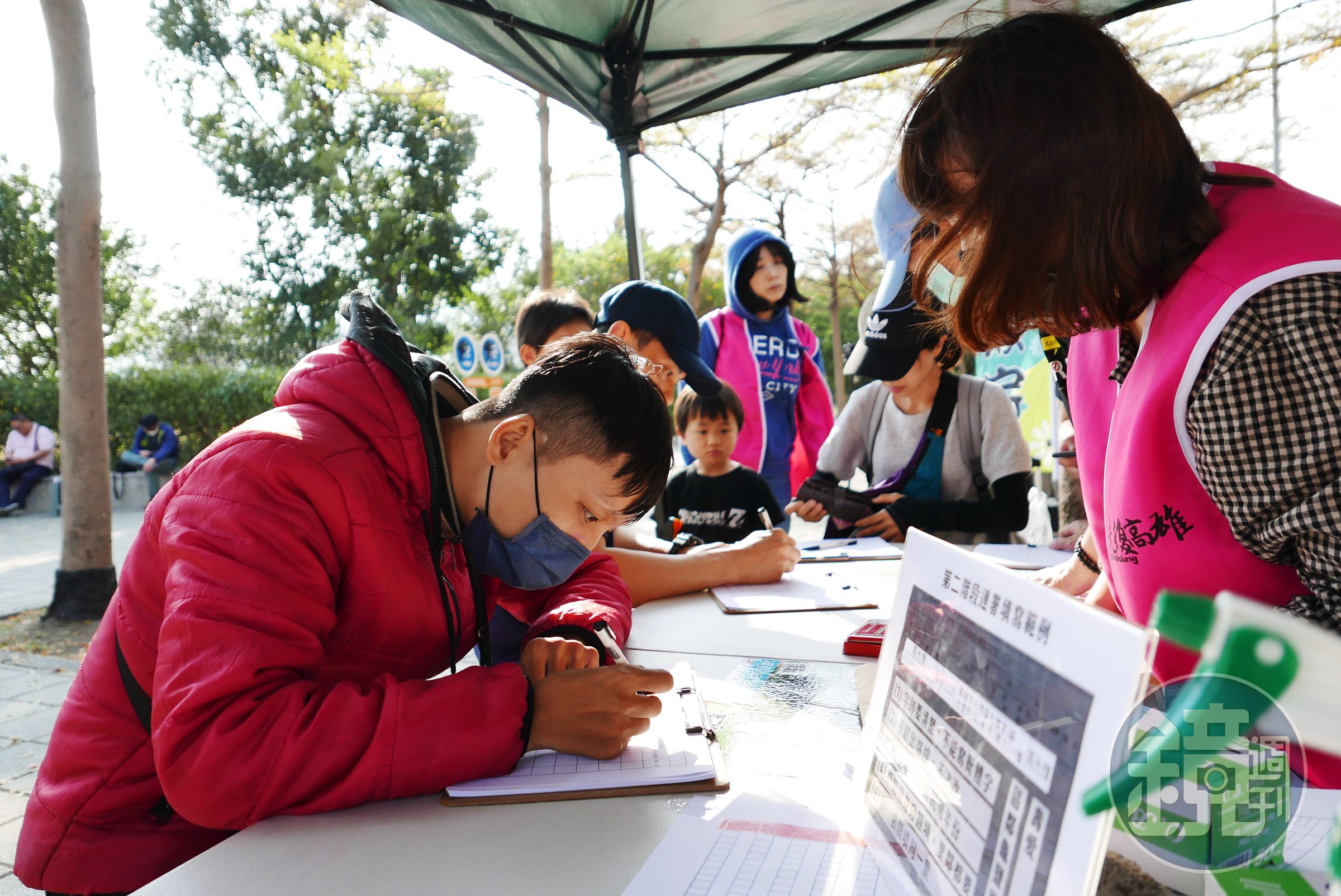WeCare和台灣基進黨等公民團體所發起的高雄市長韓國瑜罷免連署，今宣布第二階段連署書將於本月9日提前送件。
