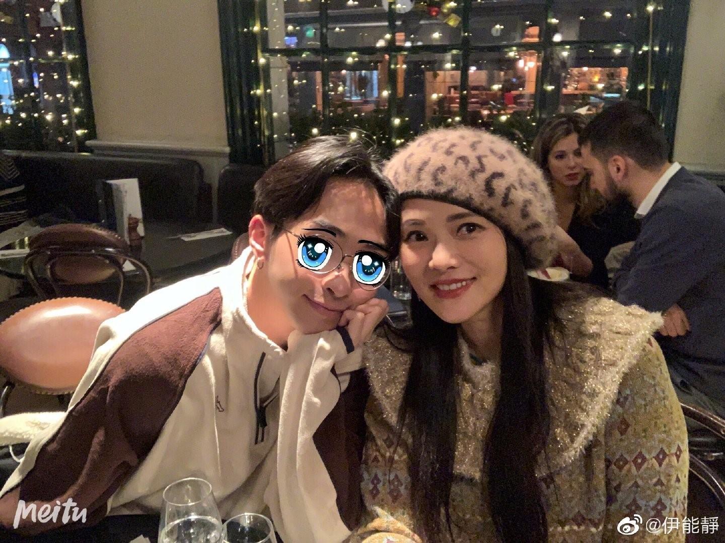 伊能靜與前夫庾澄慶所生的兒子小哈利,順利考取歐美兩間知名學府。(翻攝自伊能靜微博)