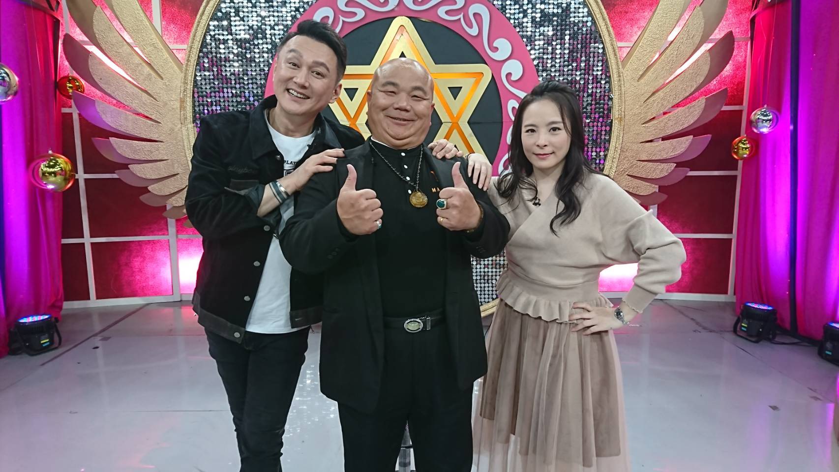 常演壞人的米漿上《命運好好玩》節目，被何篤霖逼問心中秘密。（酷思玩創意工作室提供）