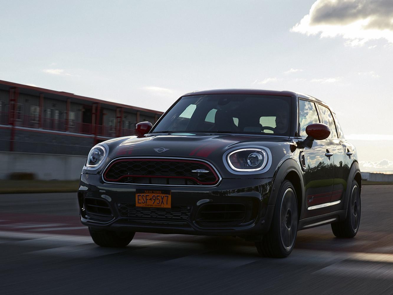 全新MINI John Cooper Works Countryman ALL4,306匹馬力探險無極限。