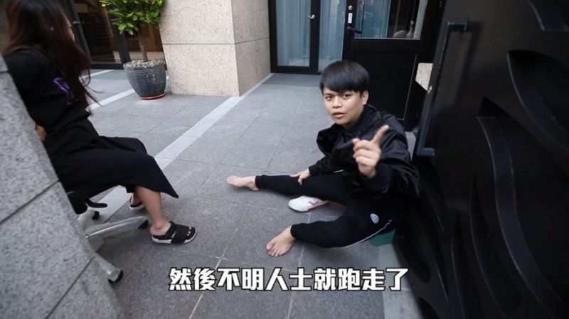 遇襲的蔡阿嘎PO出影片還原現場情況。（翻攝自蔡阿嘎YouTube頻道）