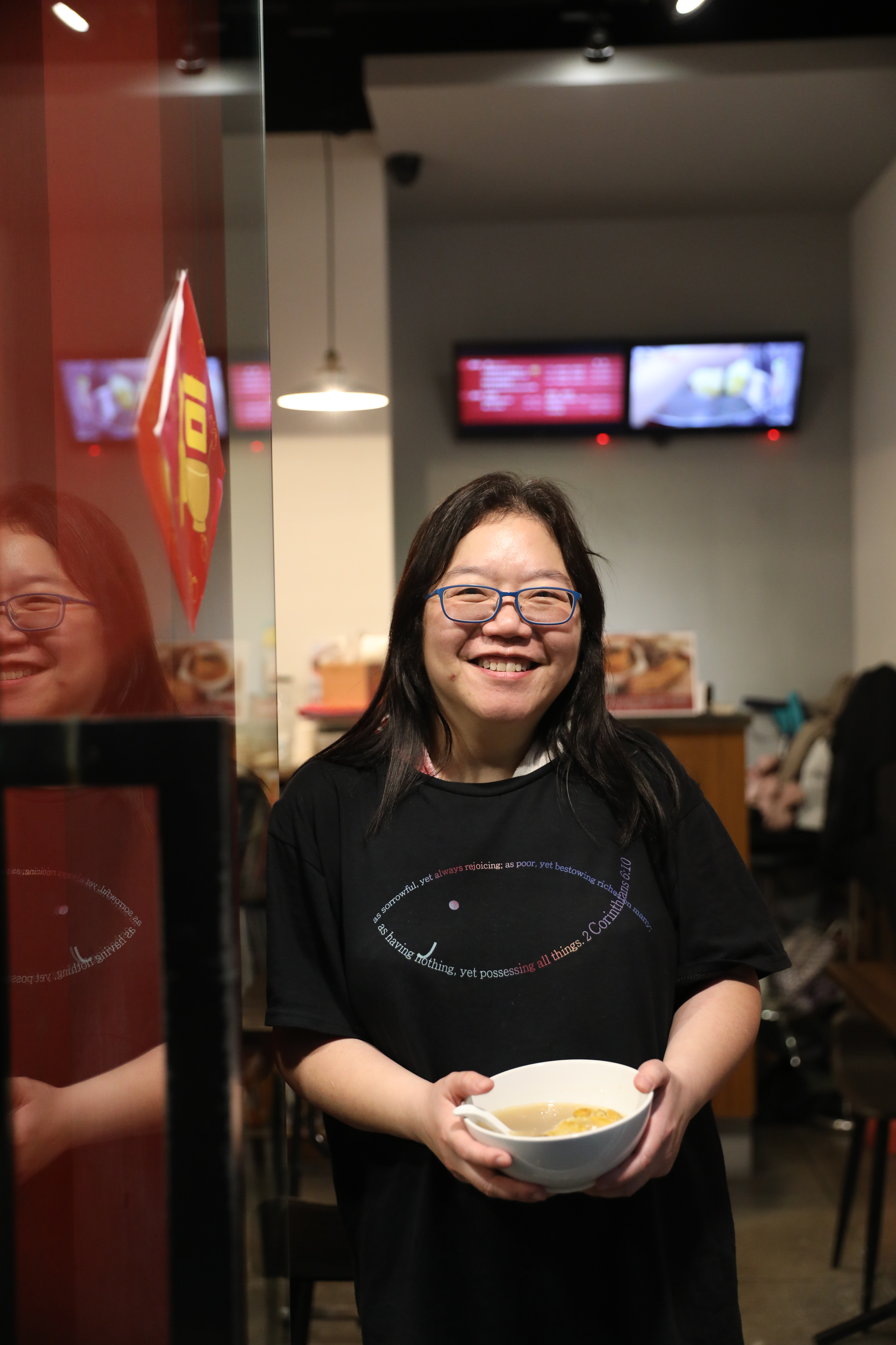 老闆蔡敏儀笑說：「在香港可以賺很多錢，但會把人逼瘋，台灣人情味濃，生活品質比較好。」