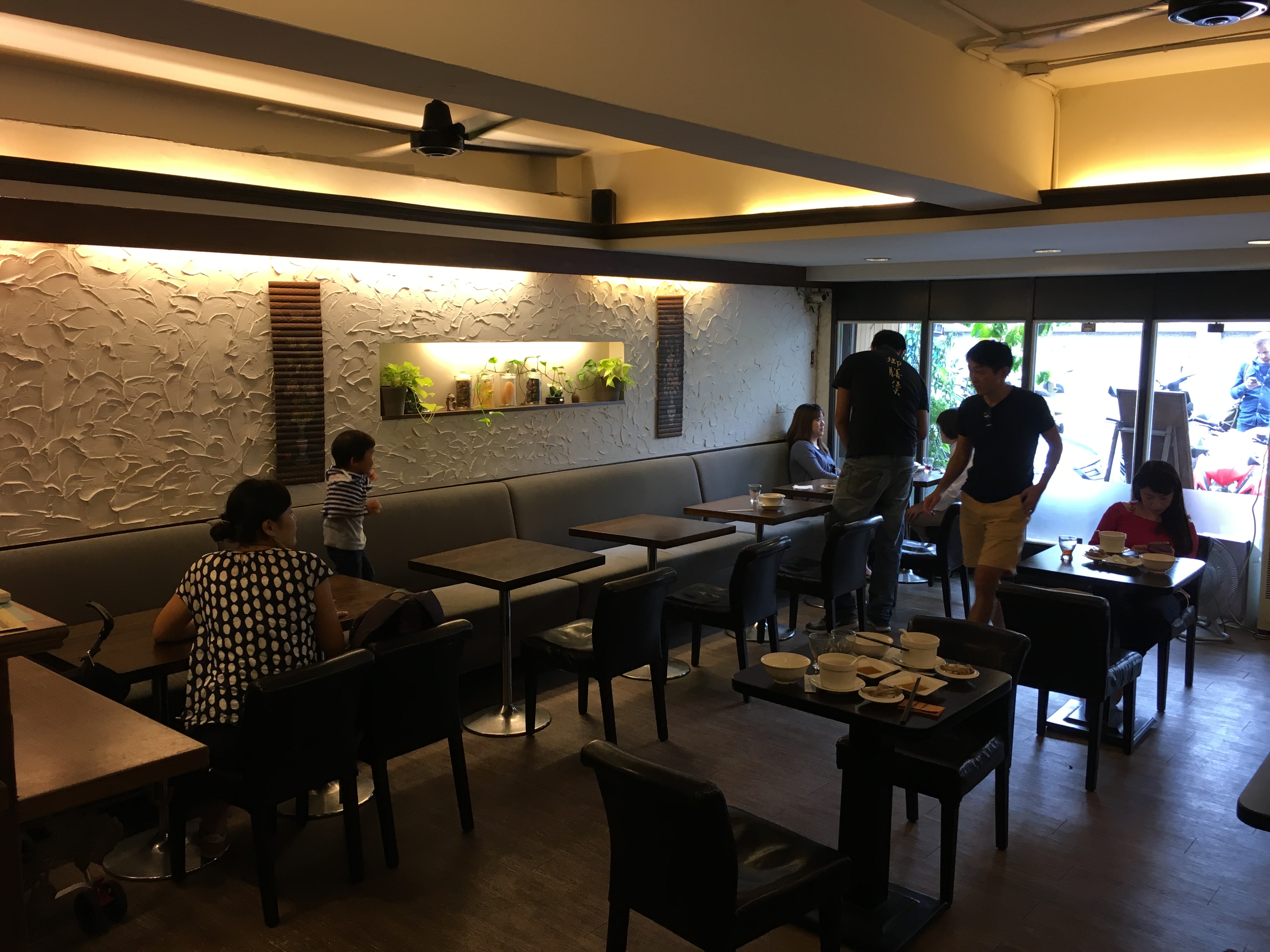 用餐環境有咖啡廳的閒適。