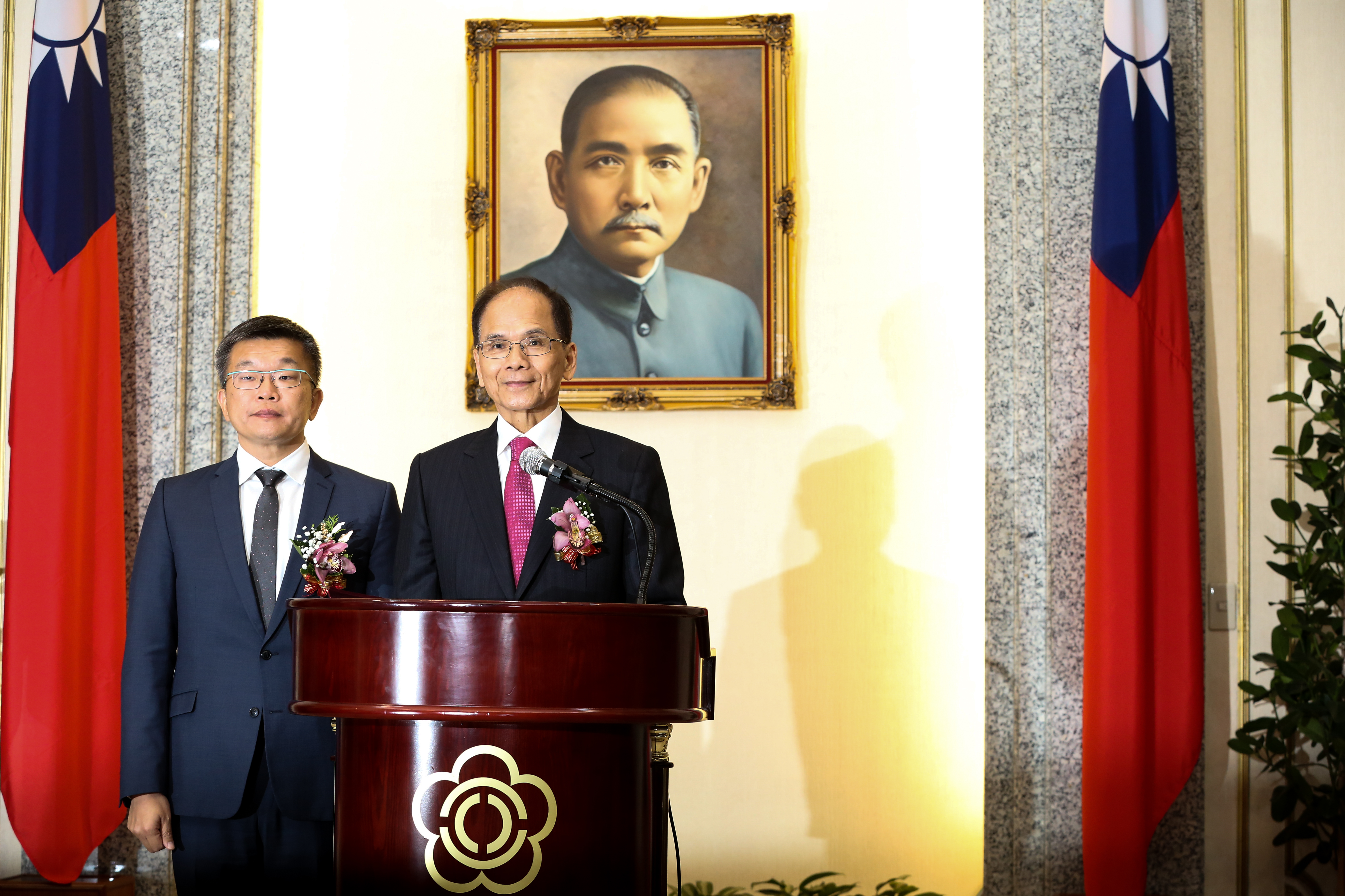 游錫堃在臉書自爆，指半個月前收到一封恐嚇信，有心人要他和家人「承擔滅門血案的悲傷」。（本刊資料照）