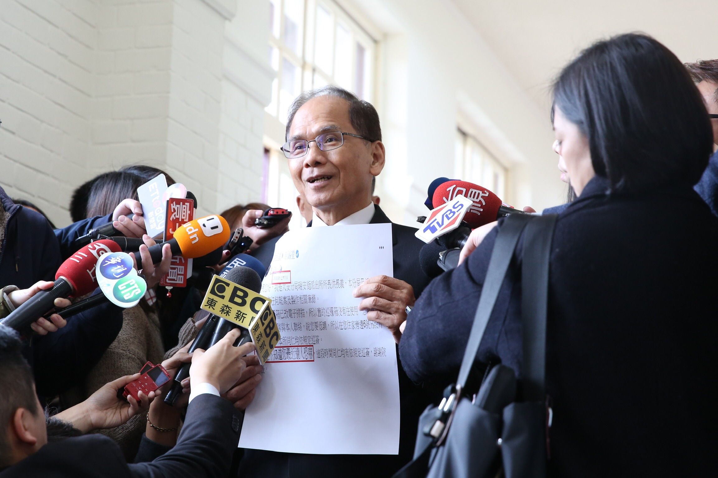 立法院長游錫堃今午受訪說明被恐嚇事件。