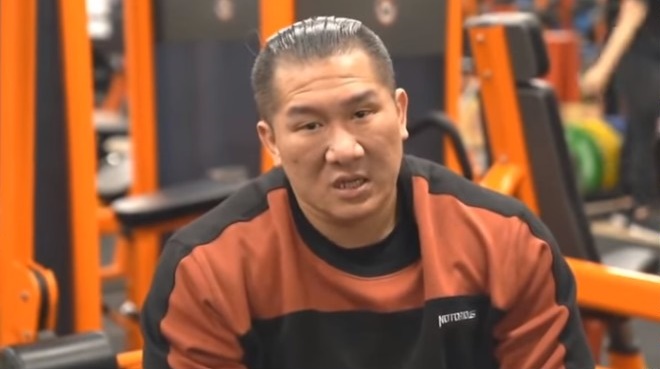 館長昨開直播為蔡阿嘎夫妻抱不平。（翻攝畫面）