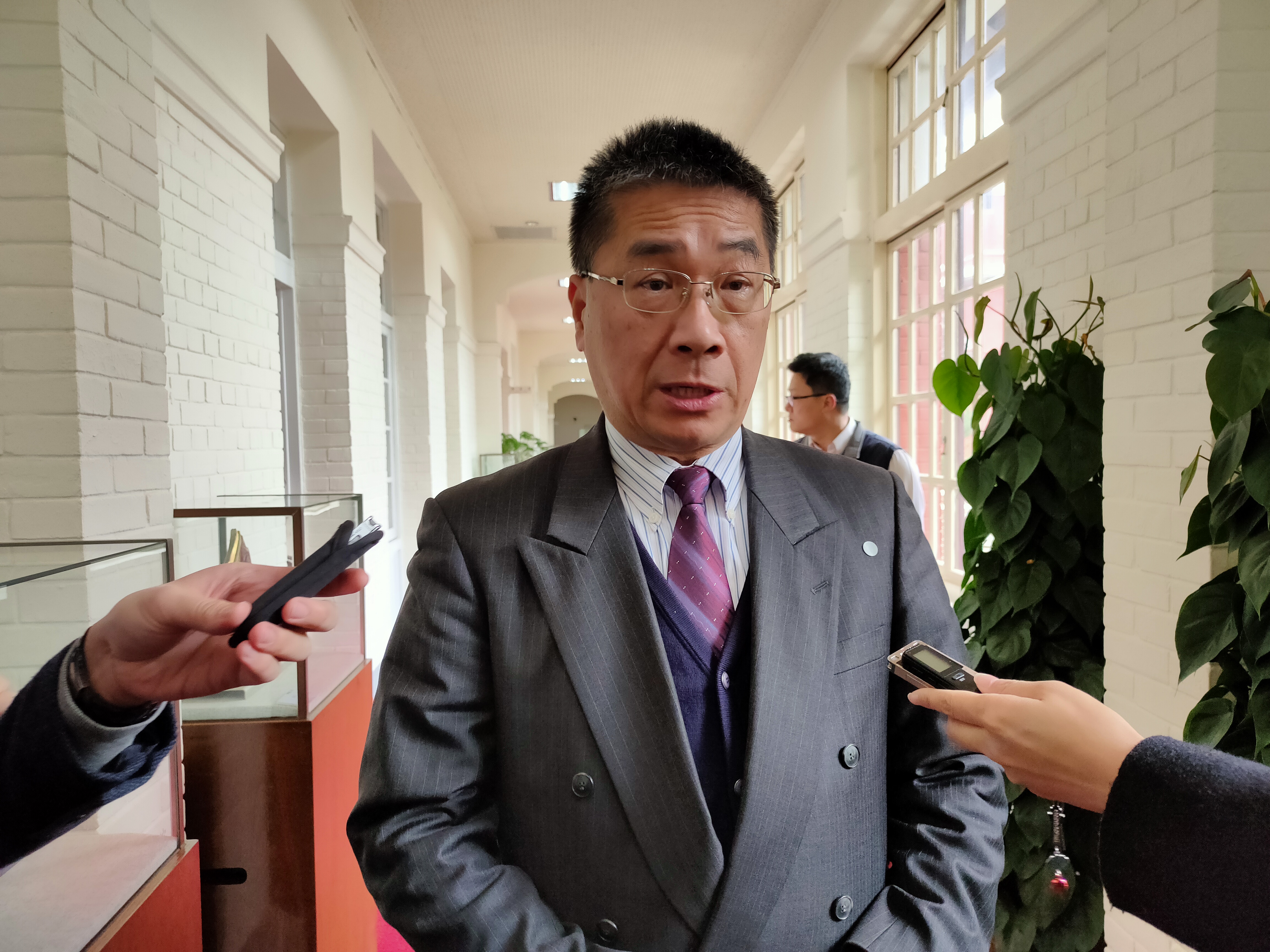 內政部長徐國勇今午向立法院長游錫堃道歉。 