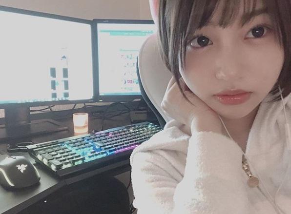 AV女優唯井真尋當起遊戲實況主,還有個人的YouTube頻道。(翻攝IG:tadai_mahiro)
