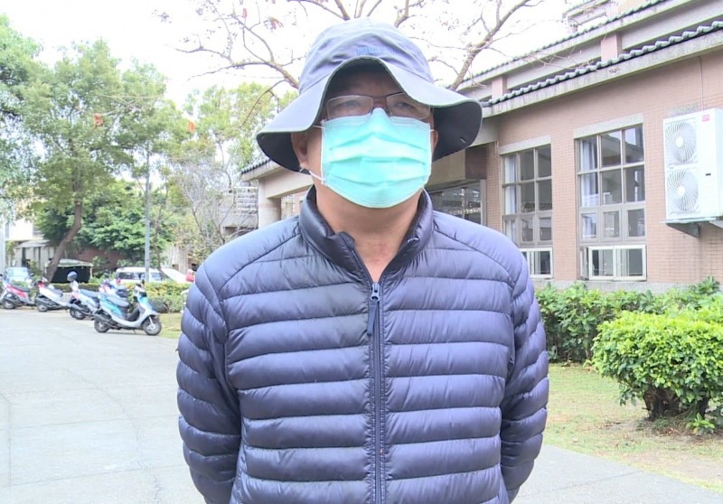 昨（4日）在網路嗆蔡阿嘎的國小教師，今出面向蔡阿嘎夫妻道歉。（翻攝畫面）