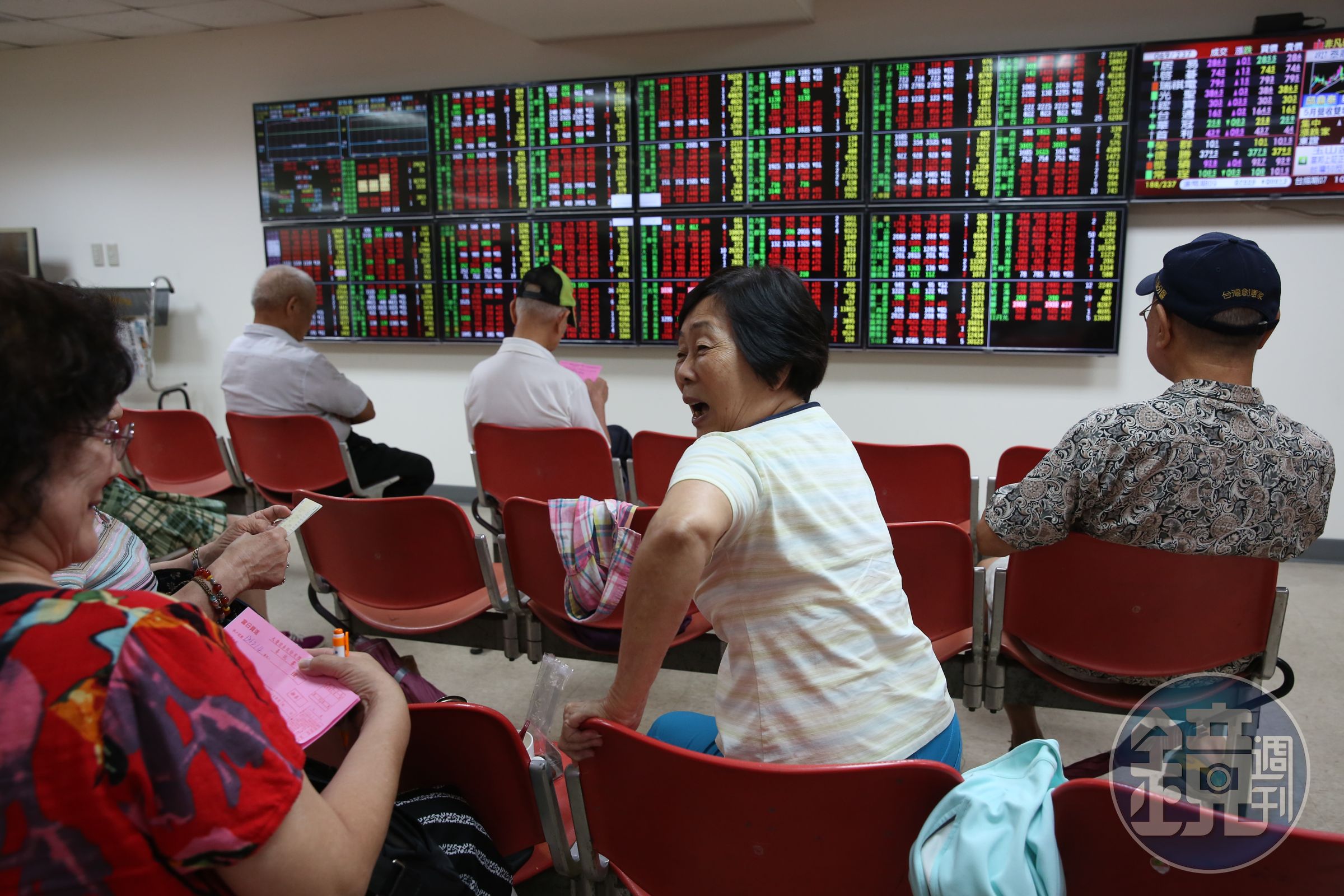 台股殖利率約4%，全球少見，吸引外資抱股長期投資。