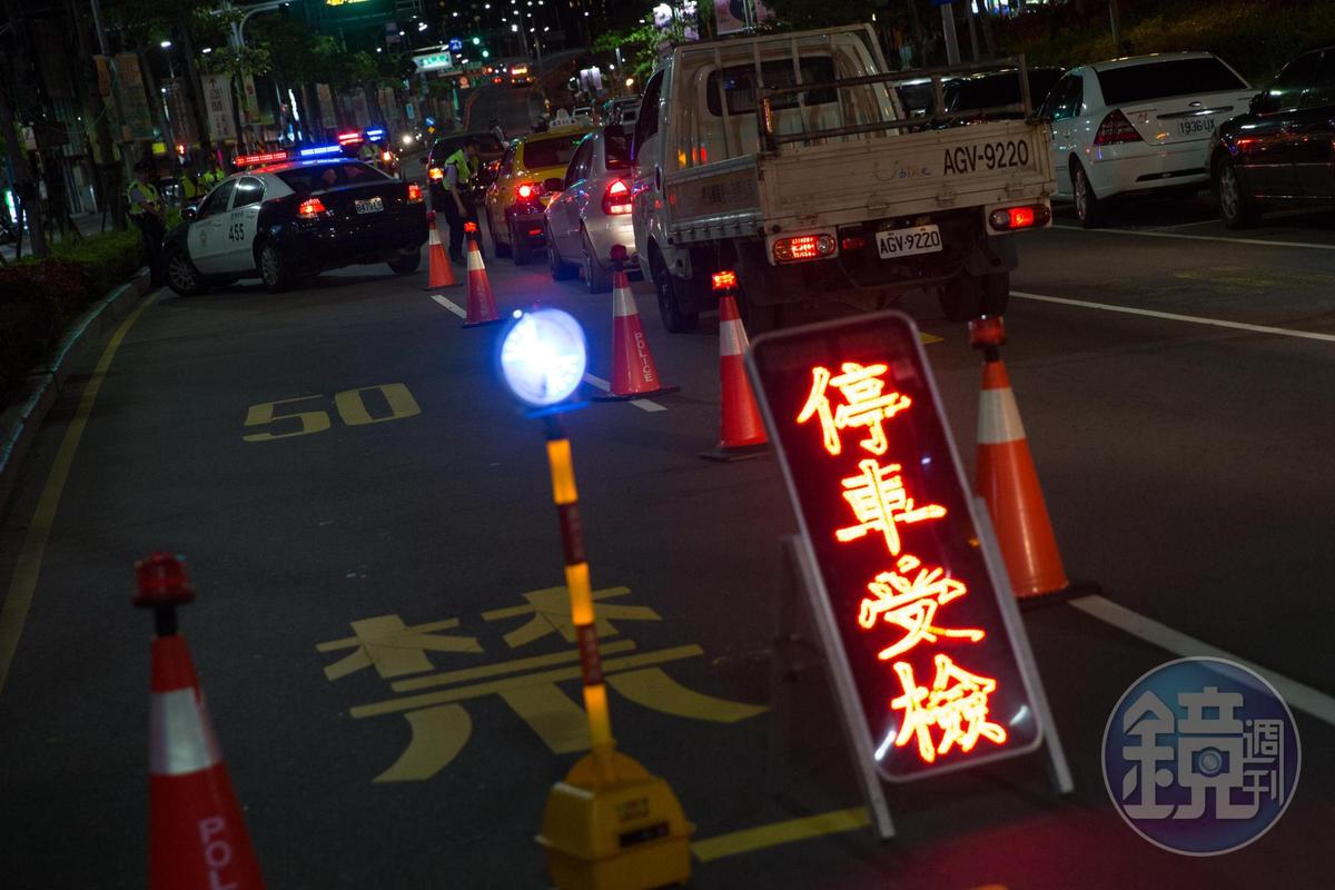 憂淪武漢肺炎破口，全國性酒測暫時取消。（本刊資料照）
