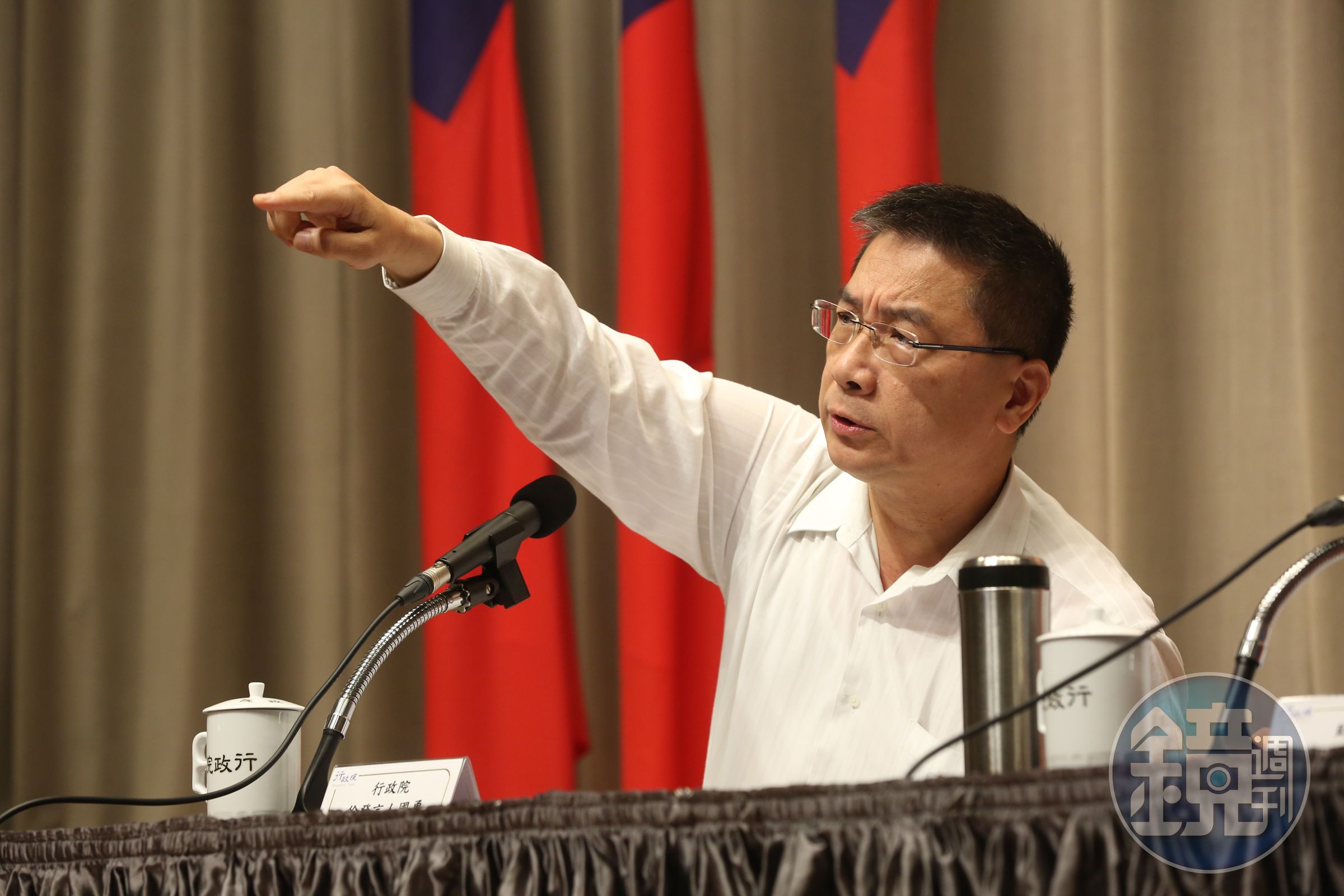 內政部長徐國勇今（5日）表示，全國性酒測暫時取消，改以單獨吹嘴，避免感染。