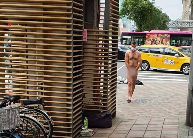 本刊週一獨家報導在信義區裸逛大街的加拿大籍男子，隔天凌晨竟被發現墜樓身亡。（本刊資料照）