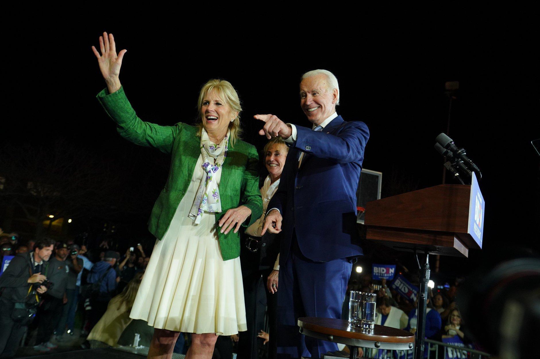 拜登的妻子吉爾陪同他一同出席選舉造勢活動。(網路截圖:facebook/Joe Biden)