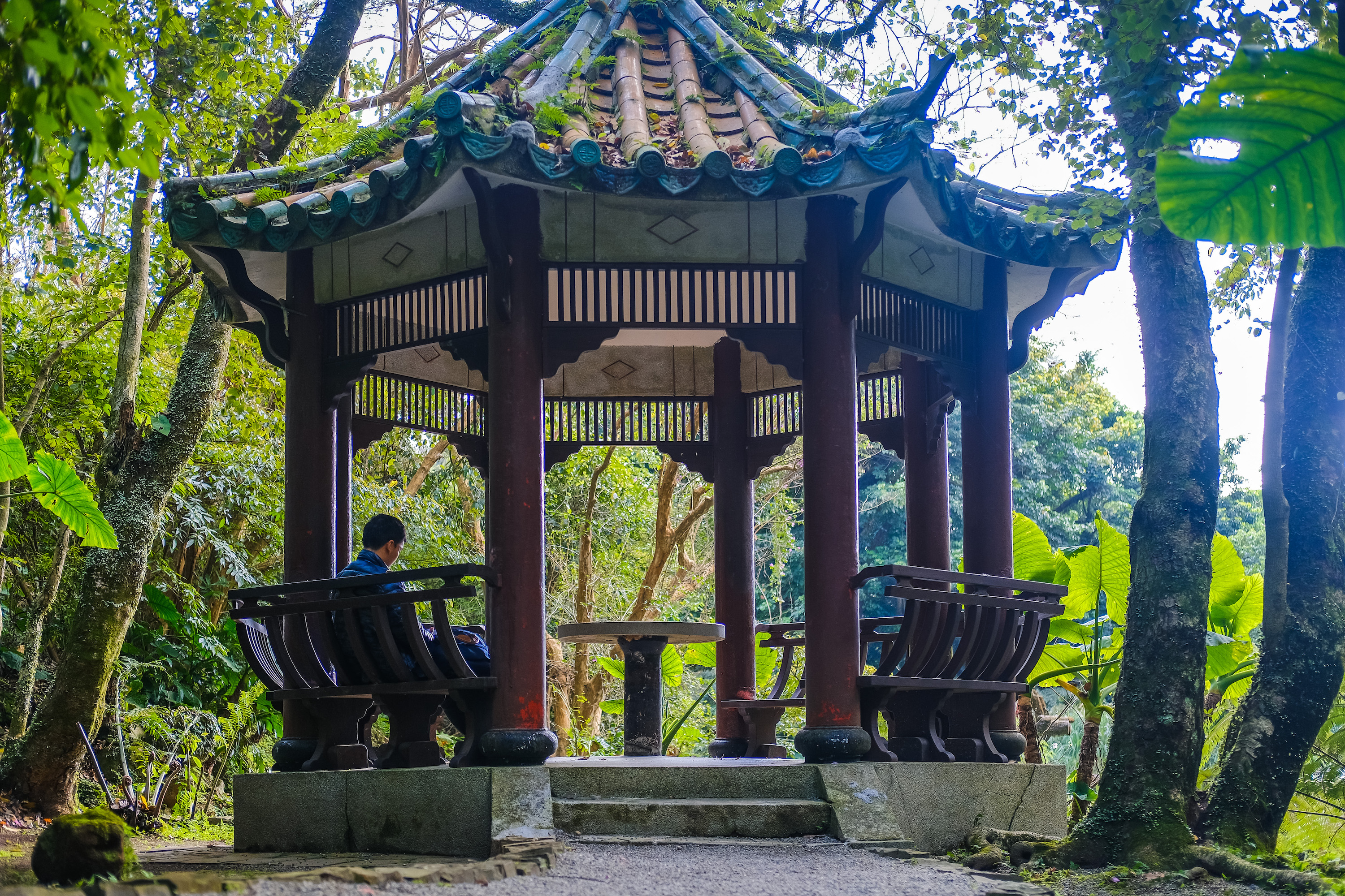 旁邊古色古香的涼亭適合旅人來歇腳休息。