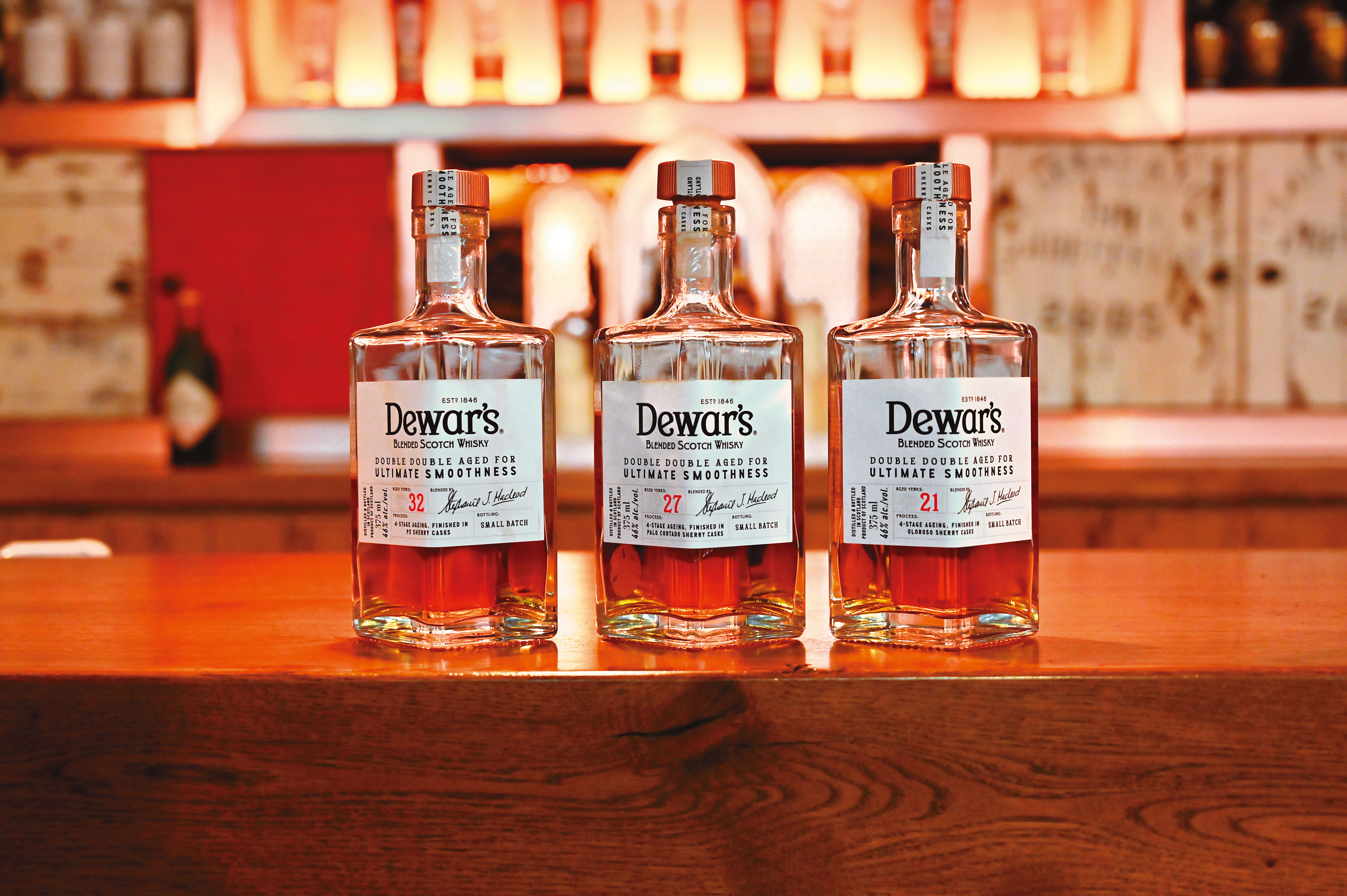 這3款珍貴罕見的帝王高年分威士忌，年分由右至左分別是21、27、32年，也是在蘇格蘭雞蛋俱樂部裡才喝得到的珍品。