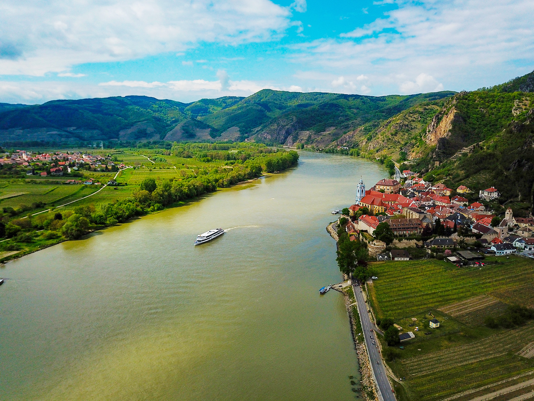 搭河輪能夠輕鬆插旗許多平常旅行很難特別專程前往的目的地，比如奧地利古鎮杜倫斯坦。
