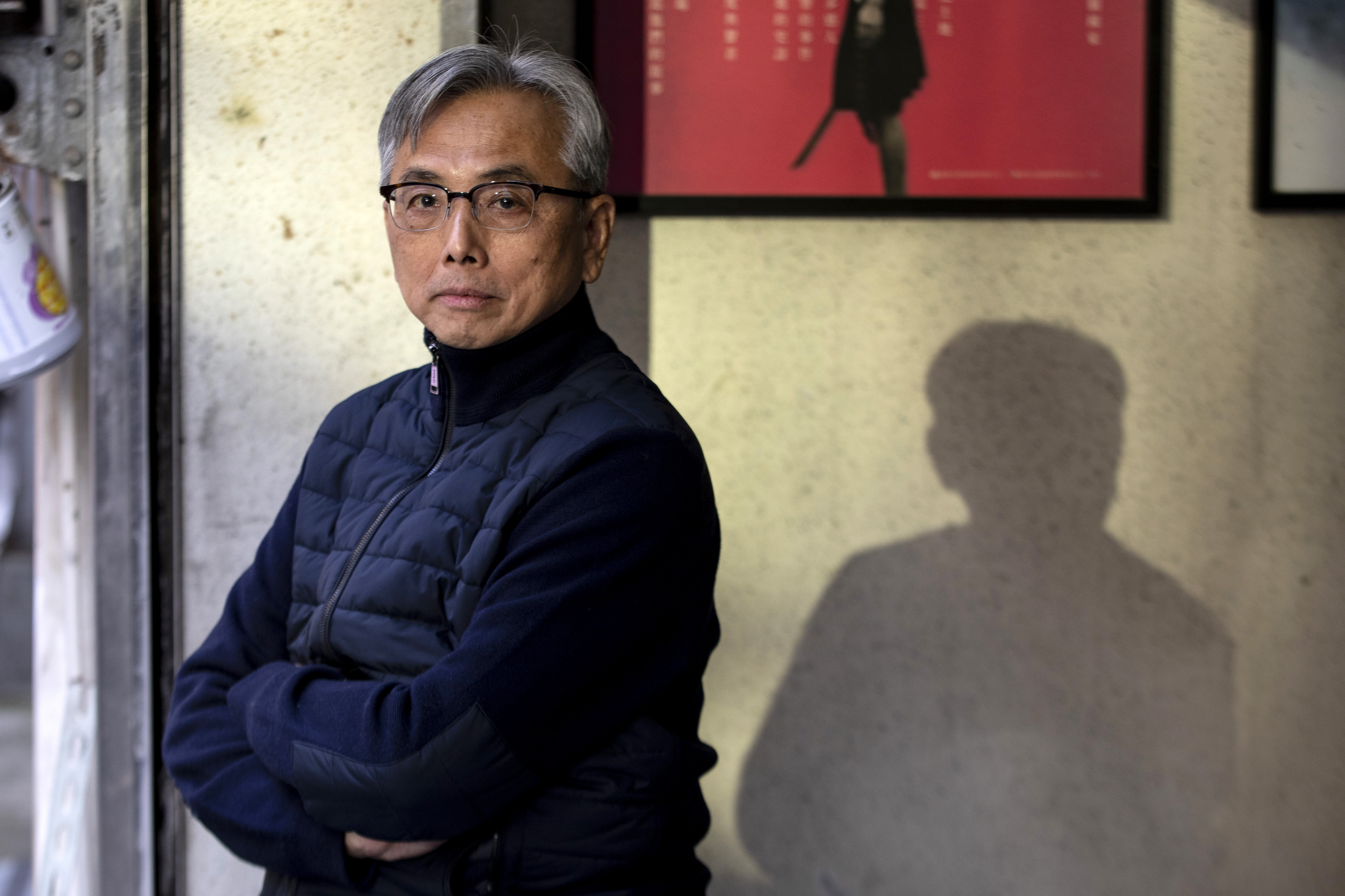 蘇主任重出江湖，已經白了少年頭。近日他擔任台灣政治職人劇《國際橋牌社》顧問，幫劇組上課、說明90年代政壇歷史，也協助編劇相關事務。