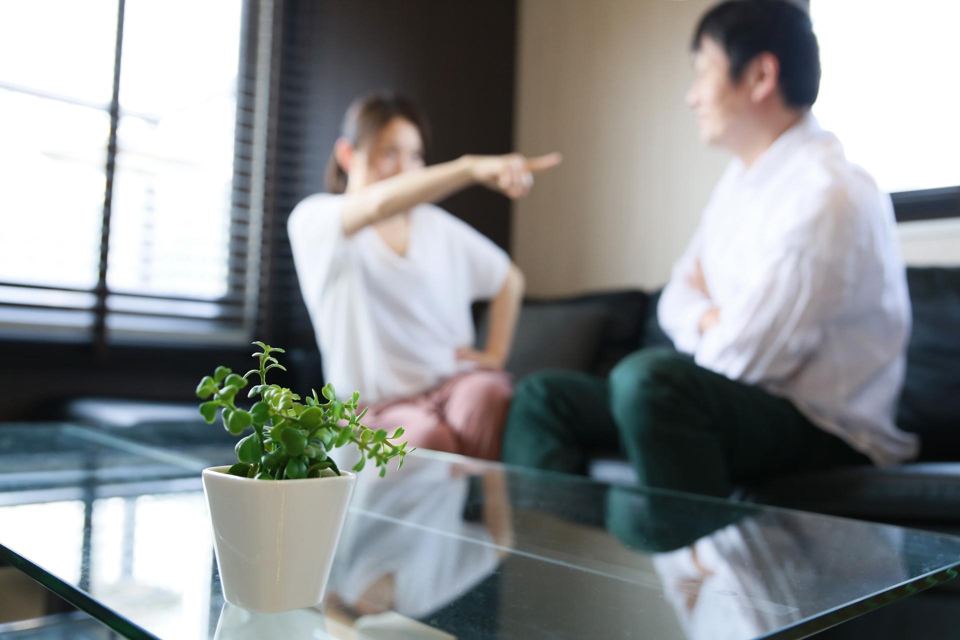 男性成長中的壓抑框架,讓許多人不懂如何排解關係中不適,終而選擇在外尋出口。
