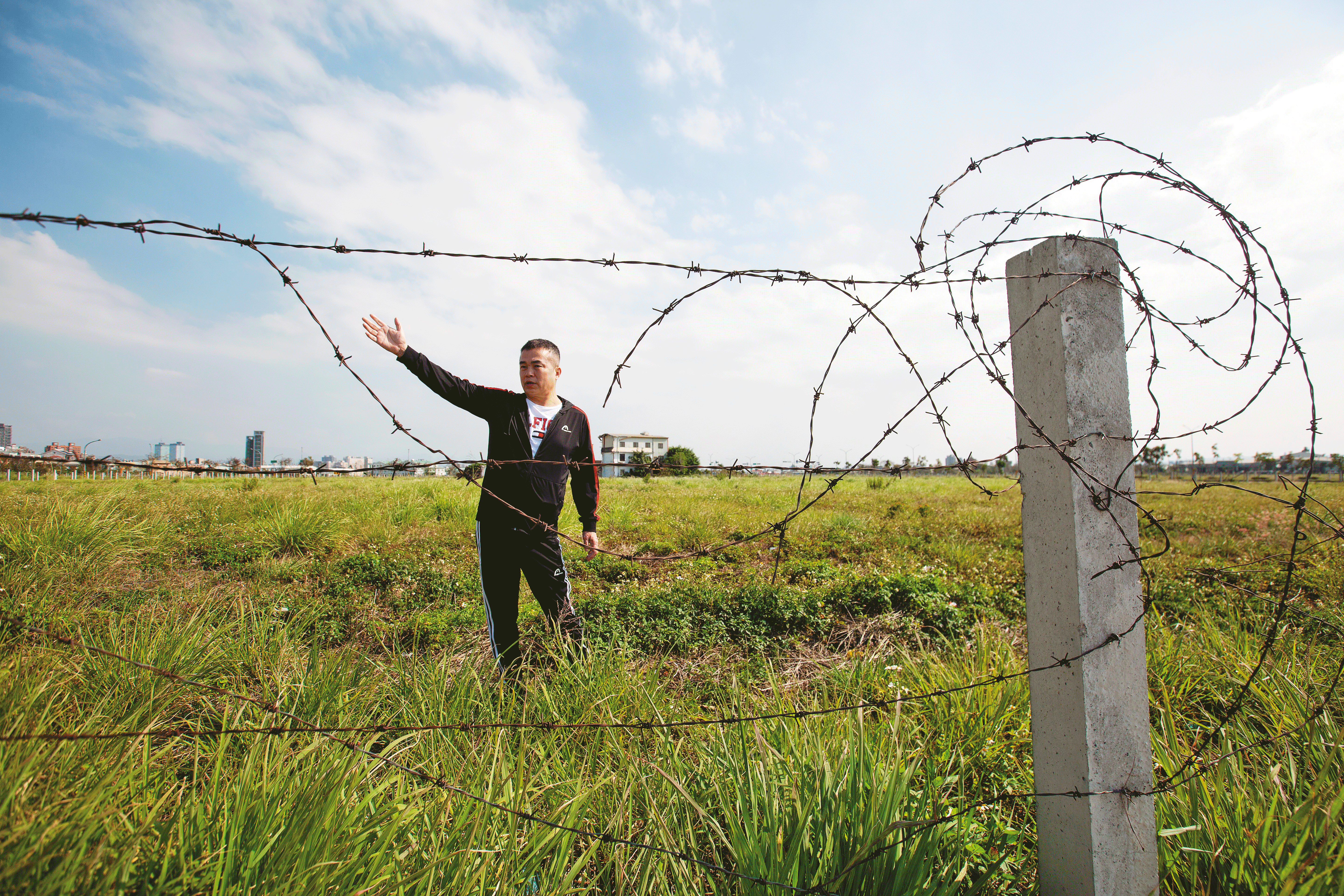 許國振指出，因政治黑手介入，使重劃之路困難重重。