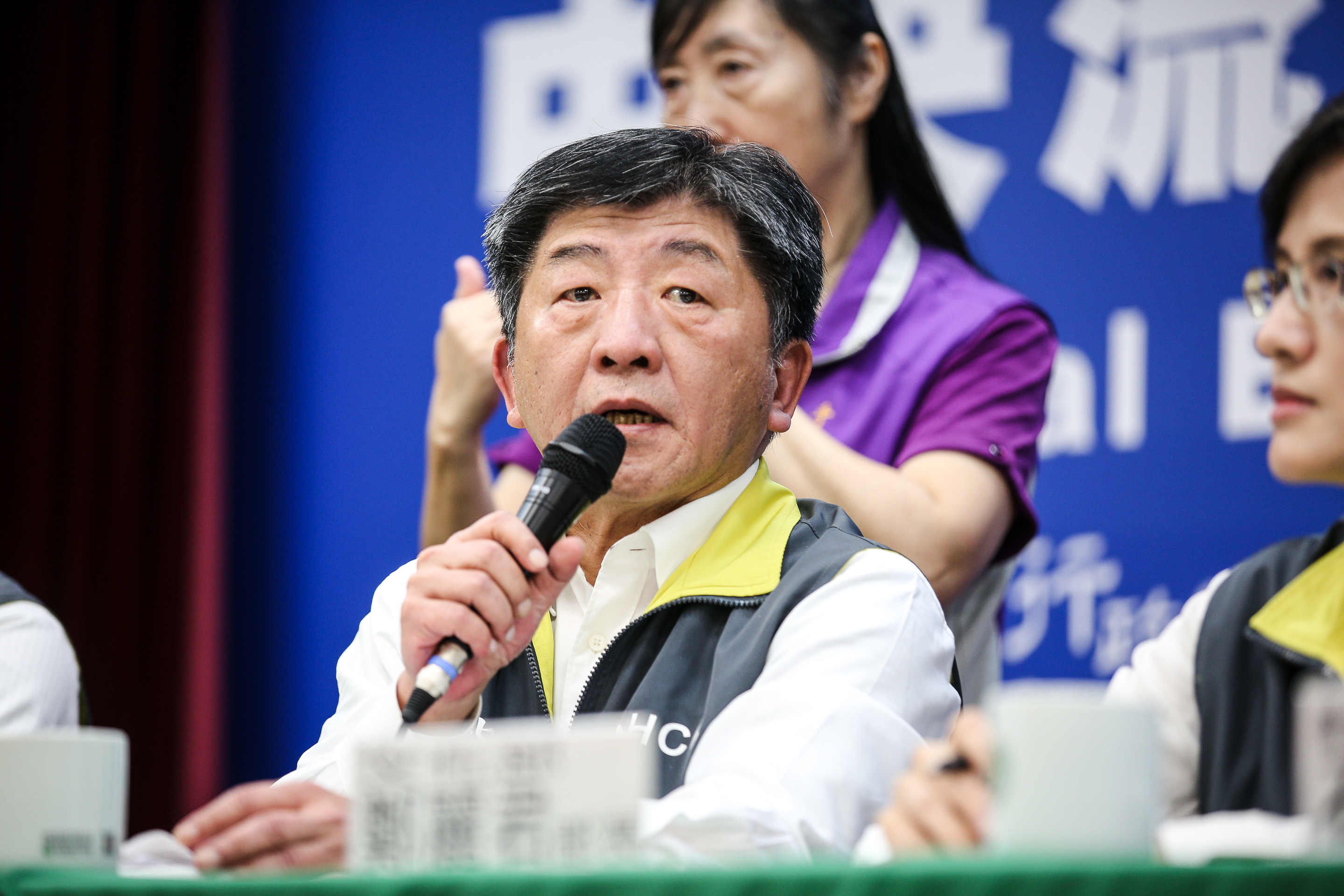 陳時中特別向外界喊話，強調「病毒會侵犯我們的身體，也會在心理上造成大家的恐懼。」呼籲人類合作起來對抗病毒，大家更要團結起來、一起加油。