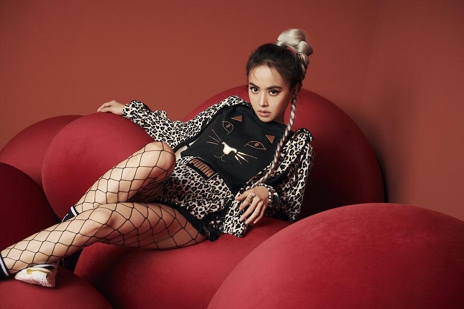 Jolin展現性感又不忘可愛少女心,以華麗的裝扮入鏡,令人驚豔。(PUMA提供)