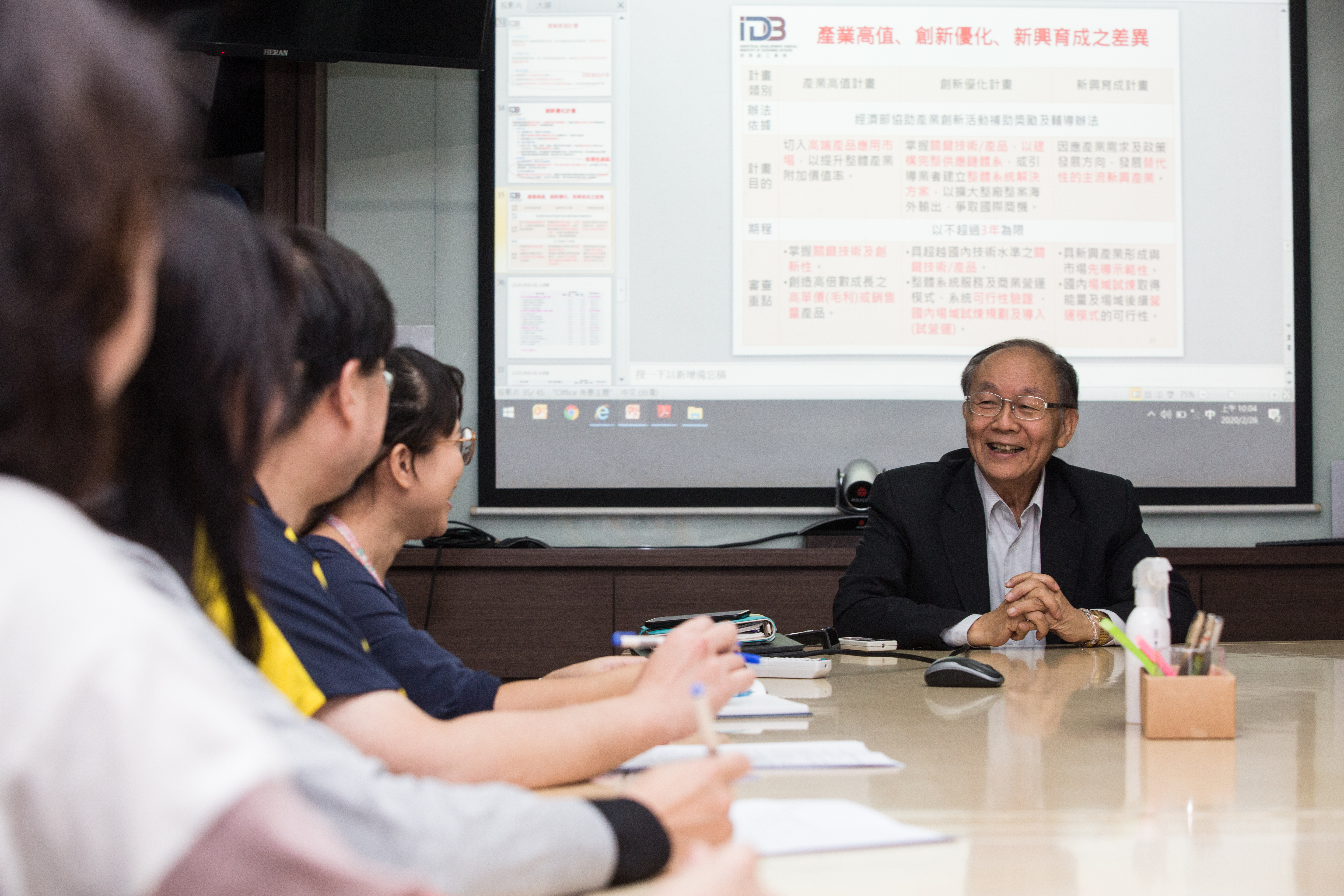 郭聰田鼓勵員工創新，他經常找同事跨部門腦力激盪，為公司創造更多可能性。