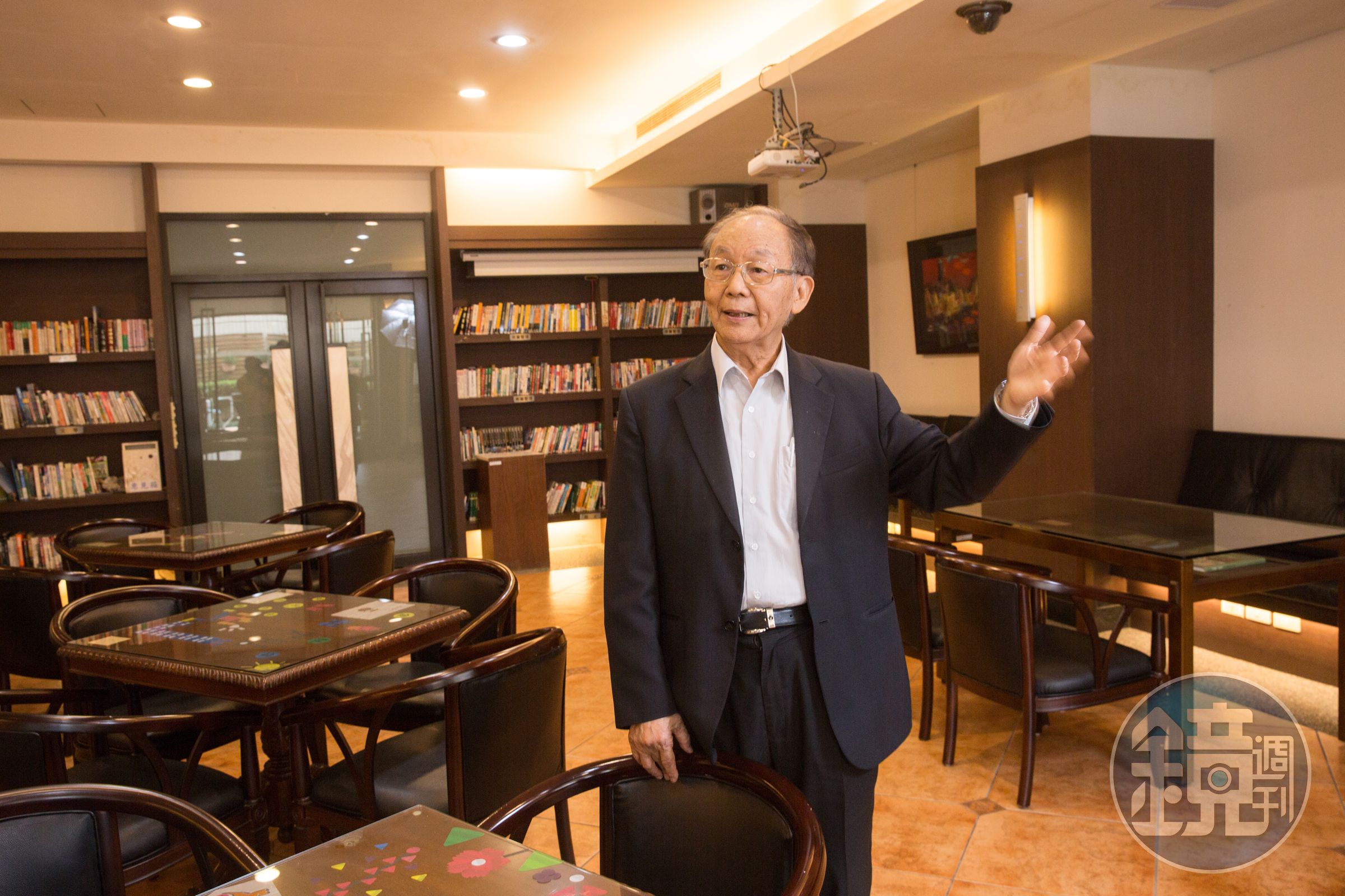 偏向美式作風的郭聰田，把一整層樓打造成媲美咖啡館的討論圖書室，鼓勵員工跨部門腦力激盪。