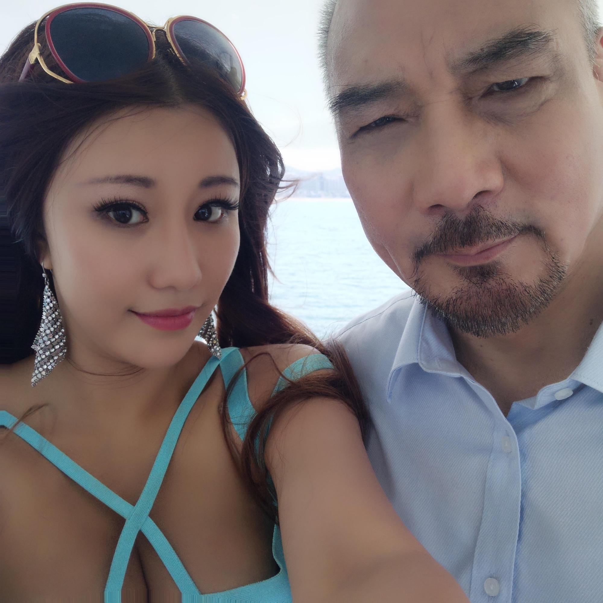 據悉羅雲琦對徐少強非常主動,常要求拍合照。(網路圖片)