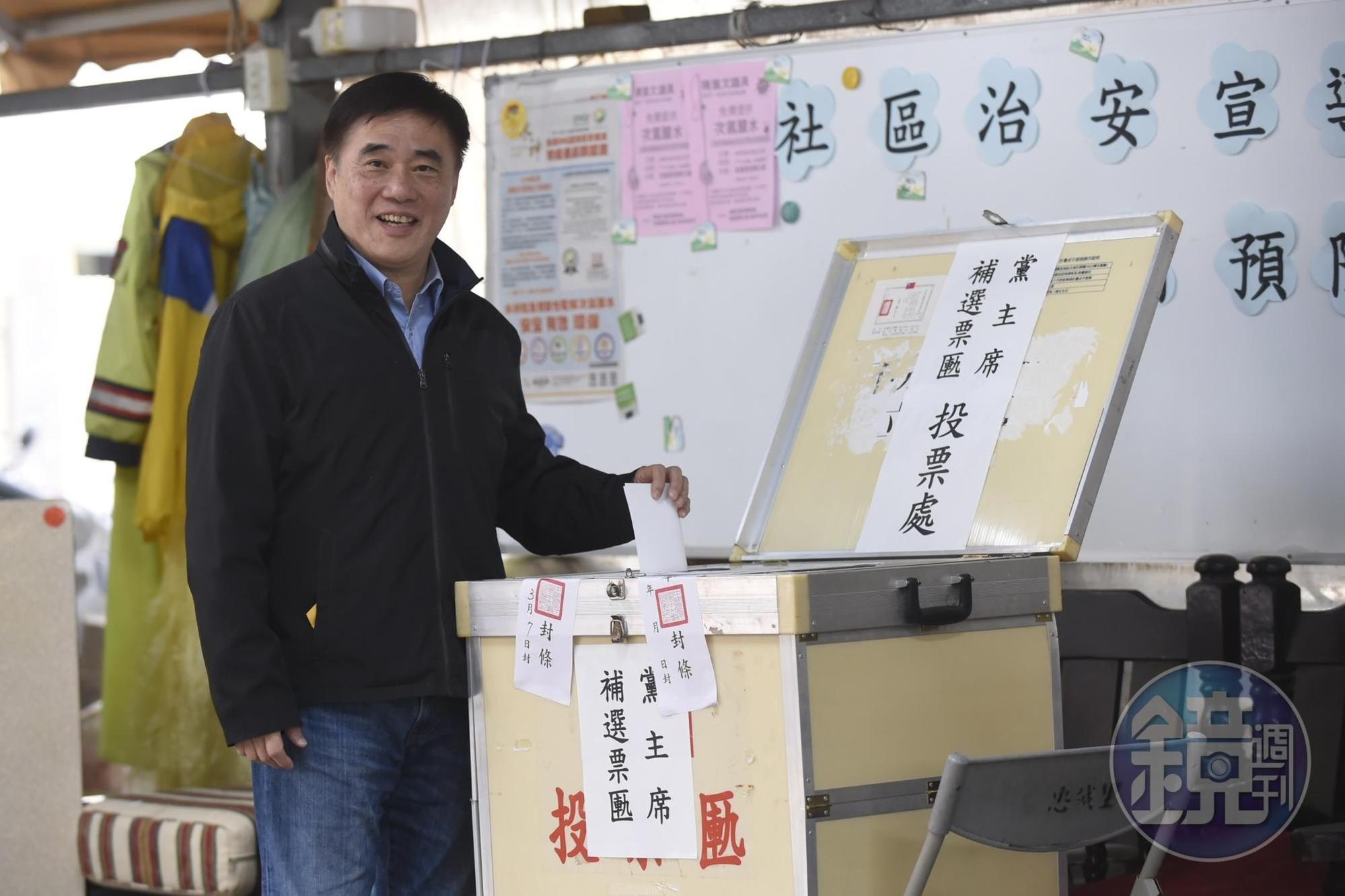 國民黨今(7日)舉行黨主席補選,郝龍斌傍晚5時51分發出敗選聲明,祝福江啟臣當選。