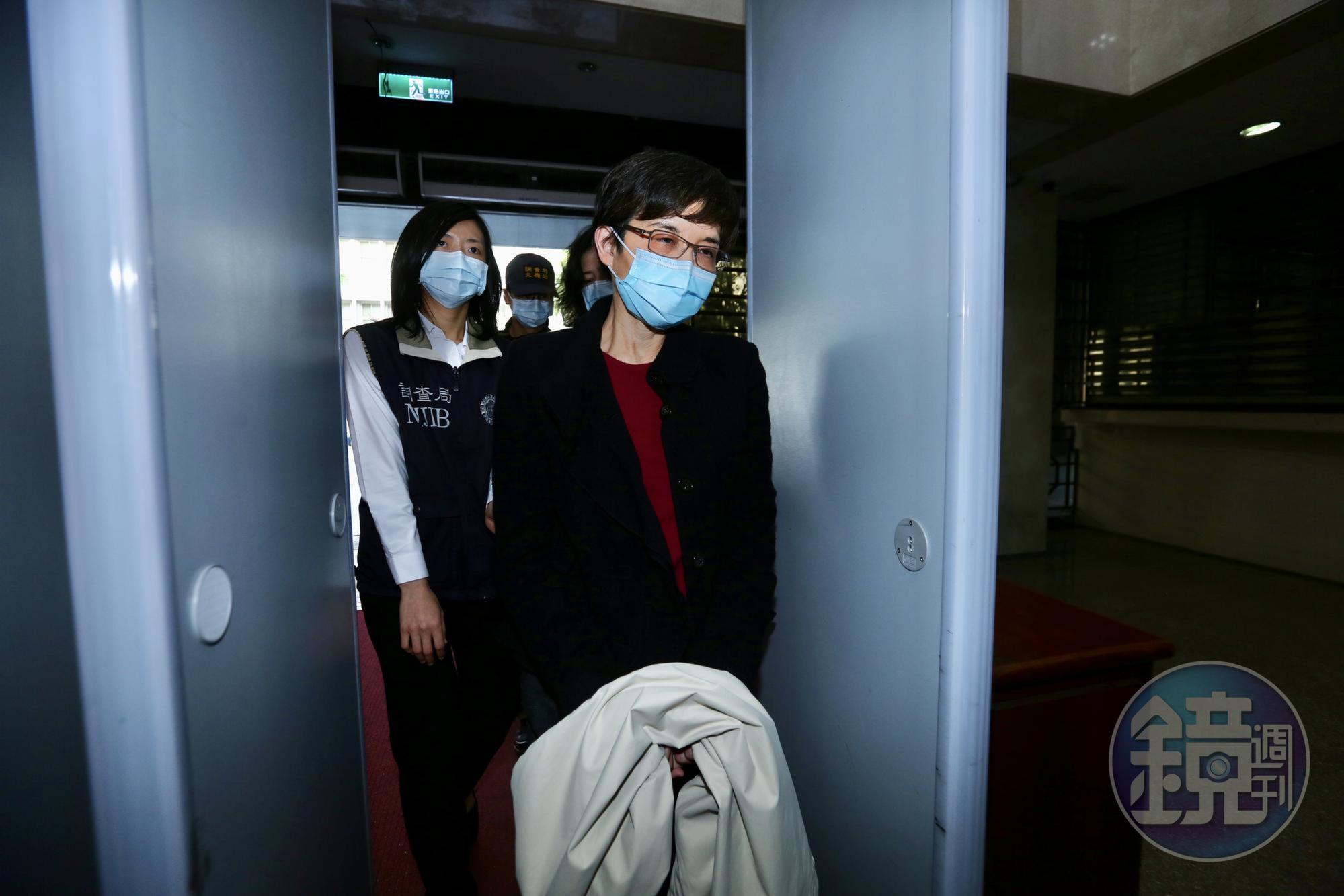 潛逃美國的王音之剪著一頭短髮現身桃園機場時，雙手還被上銬，由於武漢肺炎疫情嚴重，雖然她即將面對遙遙無期的牢獄生活，但仍表示「感謝上天的安排，讓我回來台灣。」