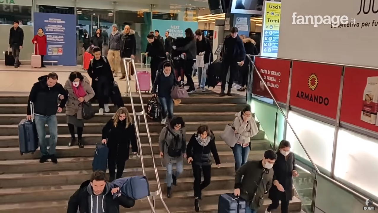大批民眾在米蘭火車站，趕在封城前逃離。（翻攝自Fanpage.it YouTube頻道）