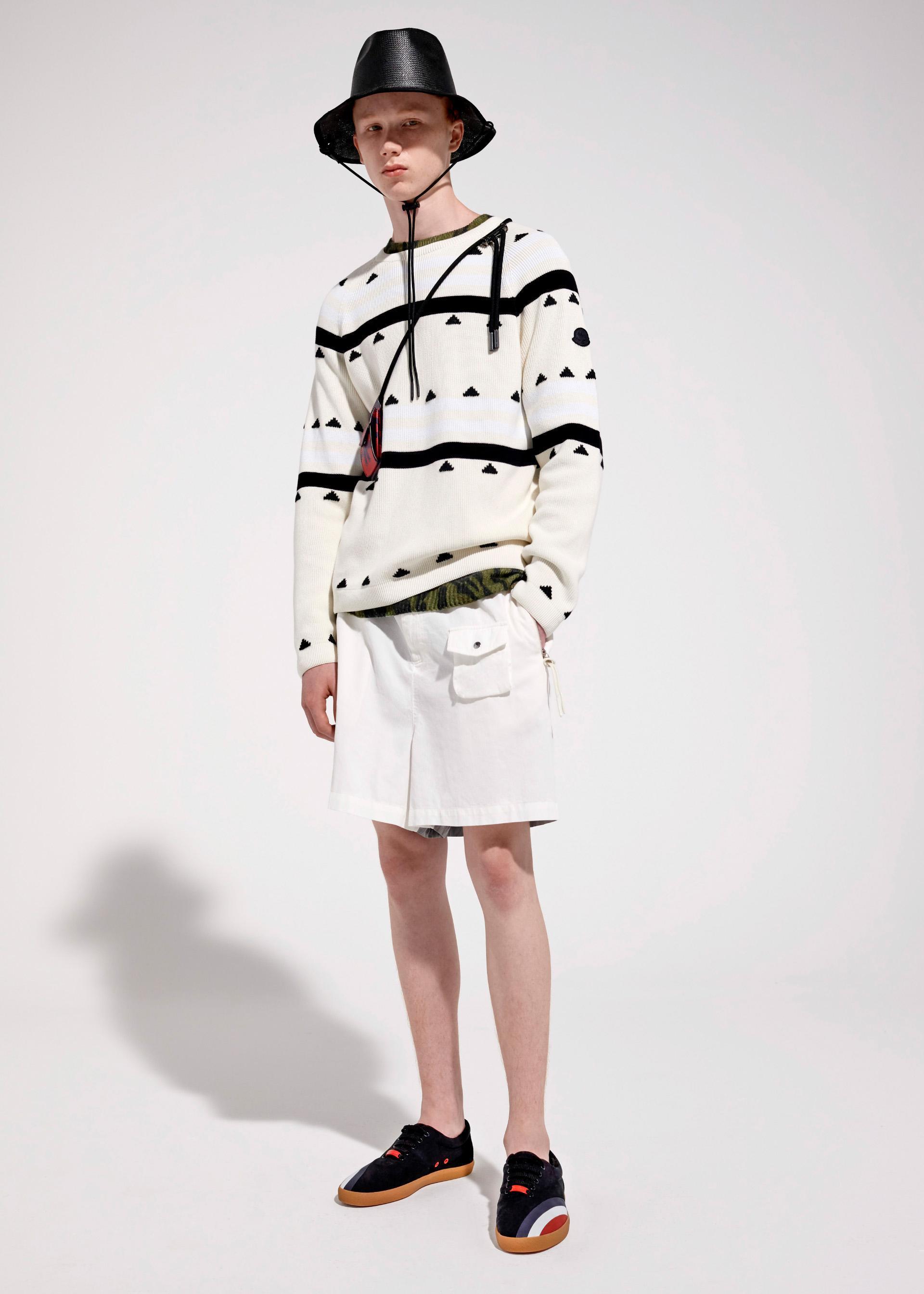 2 Moncler 1952系列白色針織上衣簡單有型。NT$33,900。（盟可睞提供）