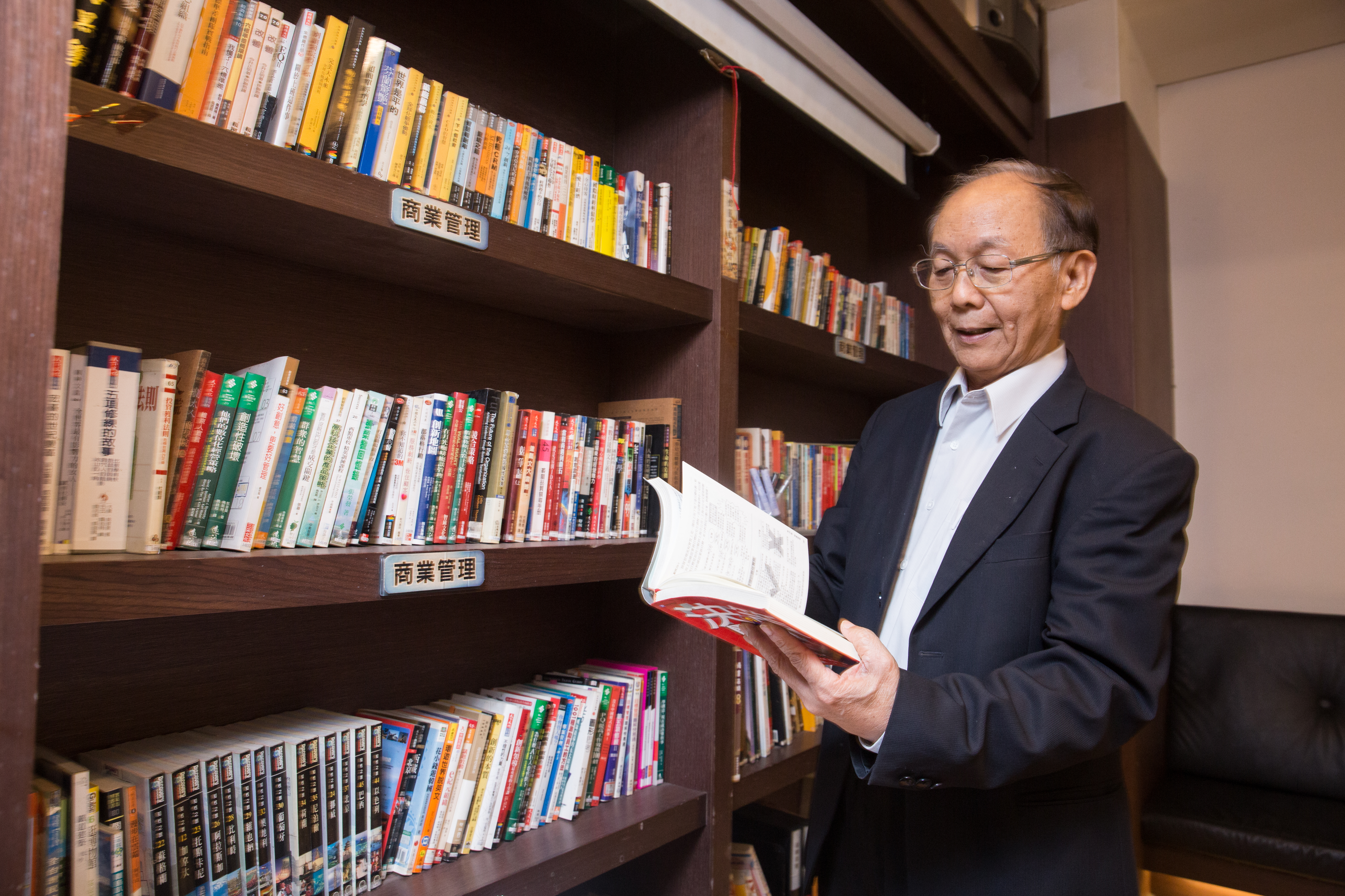 書中自有顏如玉，郭聰田一生保持對新知識的渴望，參加讀書會40年未曾缺席。