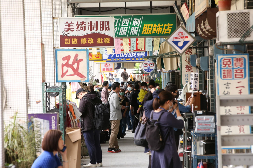 《天橋上的魔術師》臨時片場即將拆除，昨（3/8）開放媒體進場採訪。