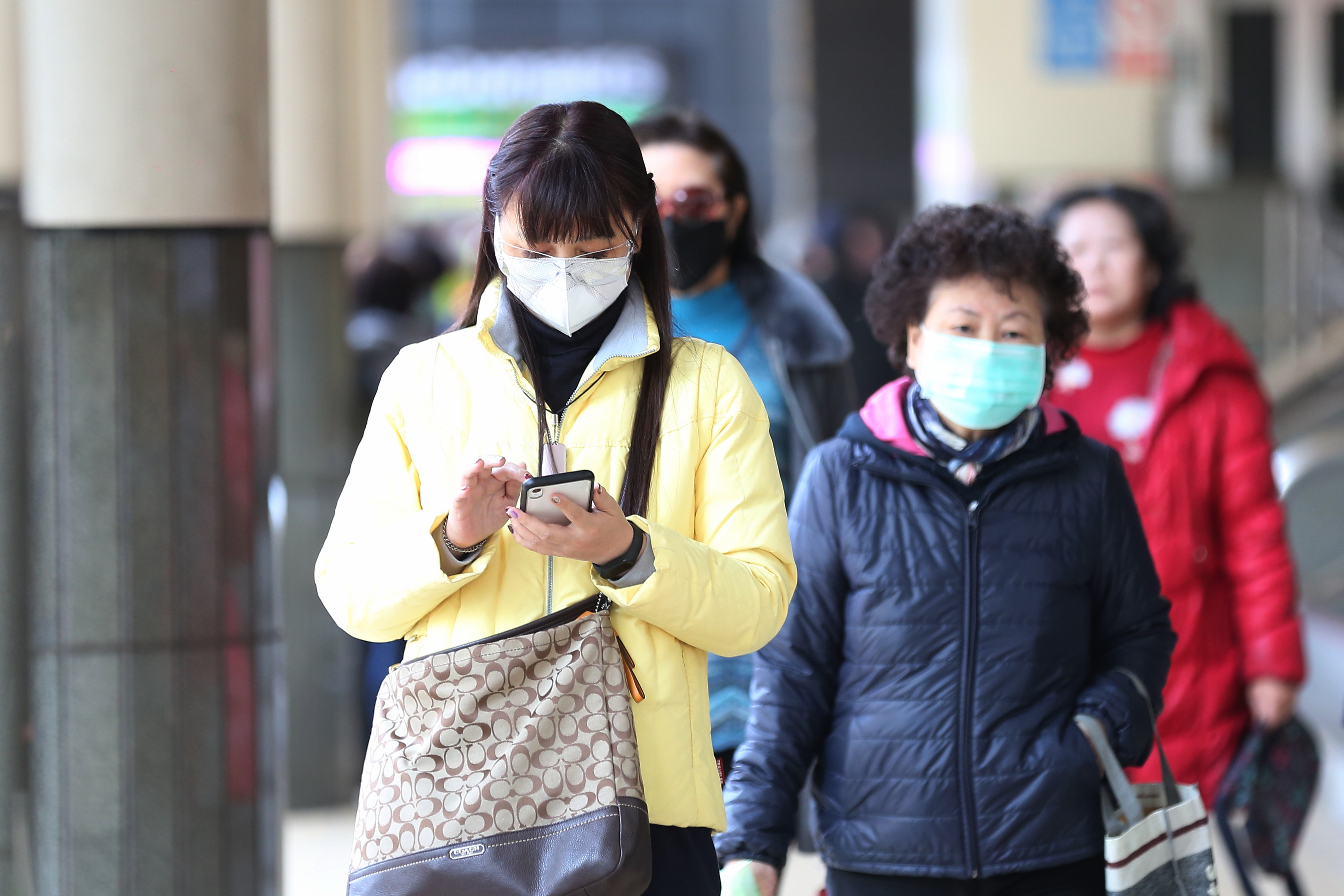 行政院推出口罩實名制2.0版本，最快12日上路。