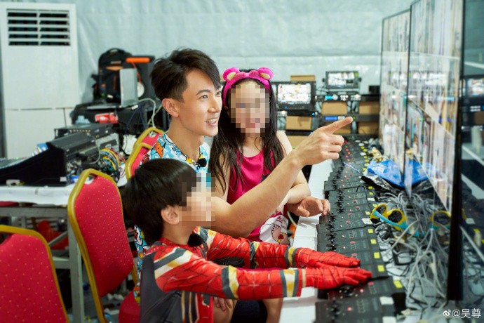 吳尊將與一對兒女有真人秀節目。(翻攝吳尊微博)