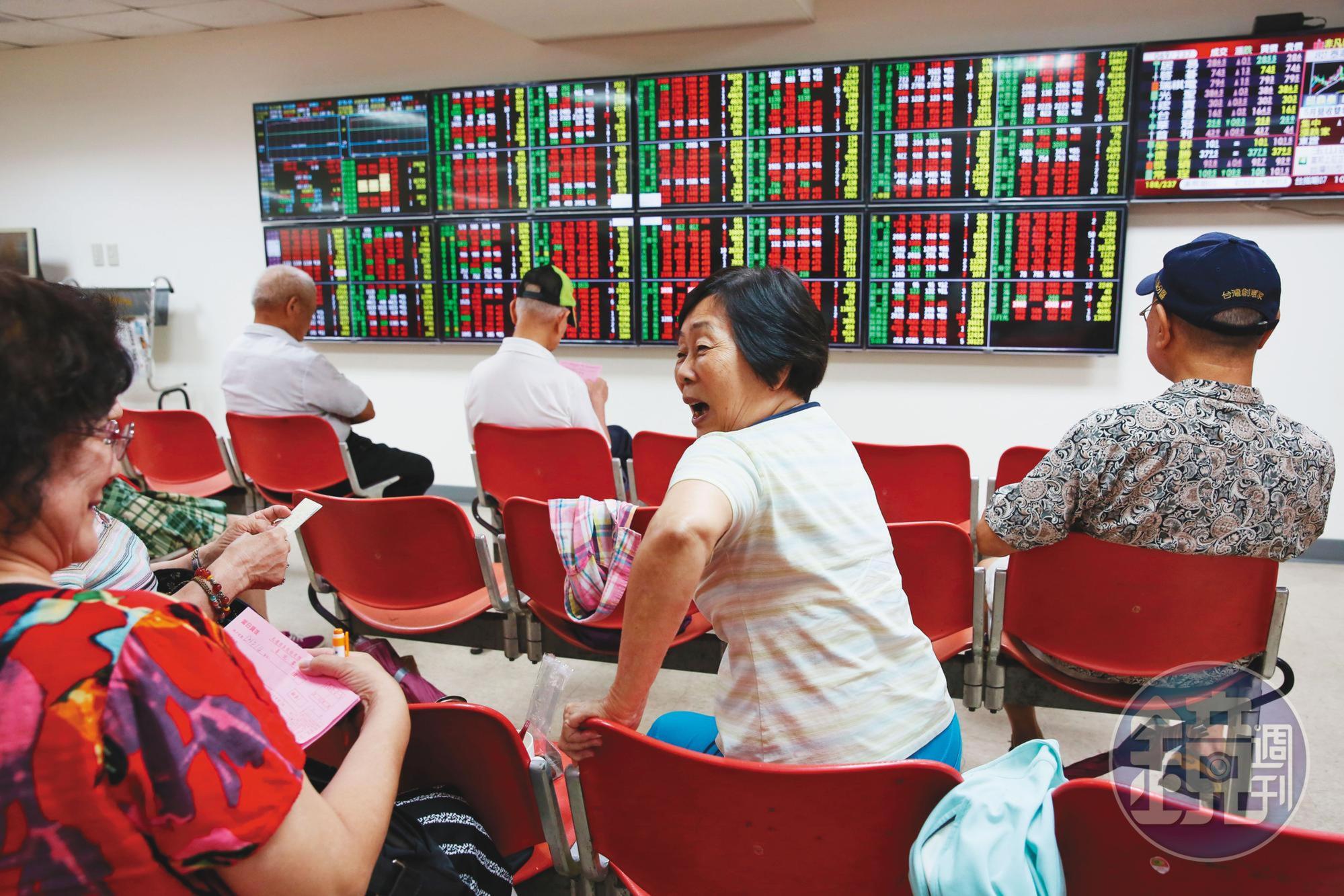 台股殖利率高達4%，全球少見，吸引外資抱股長期投資。