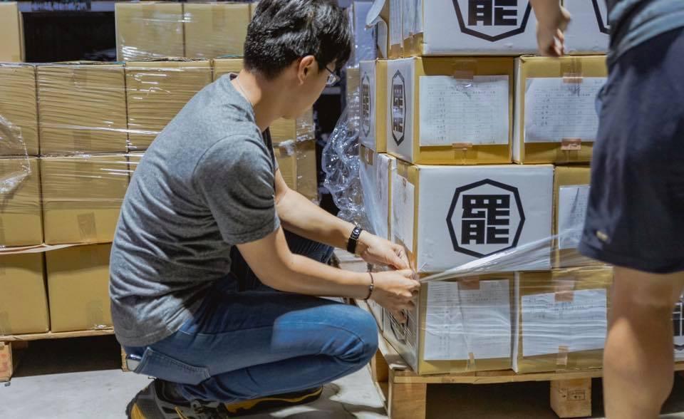 罷韓團體今早將40萬份連署書送交高雄選委會。(翻攝自台灣基進黨臉書)