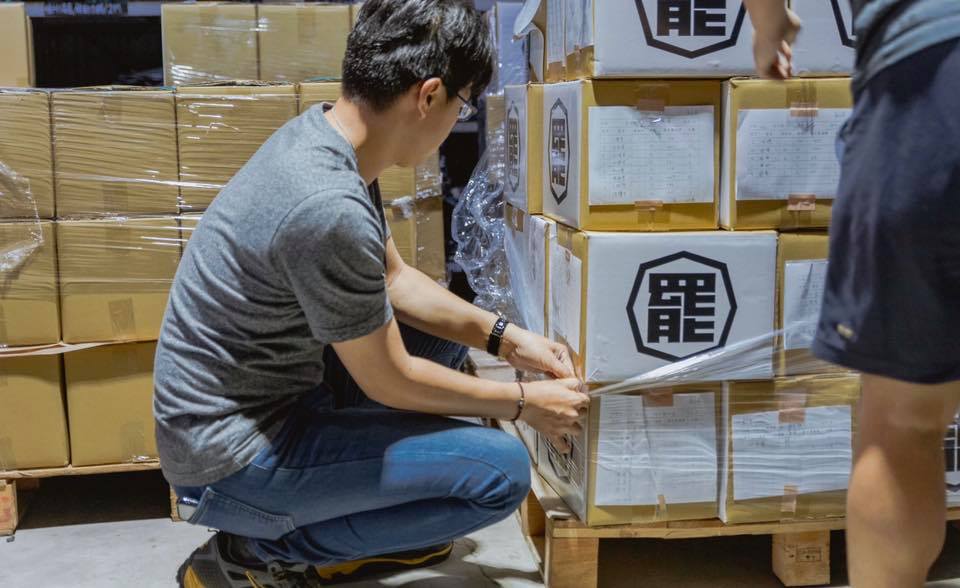 罷韓團體今早將40萬份連署書送交高雄選委會。（翻攝自台灣基進黨臉書）