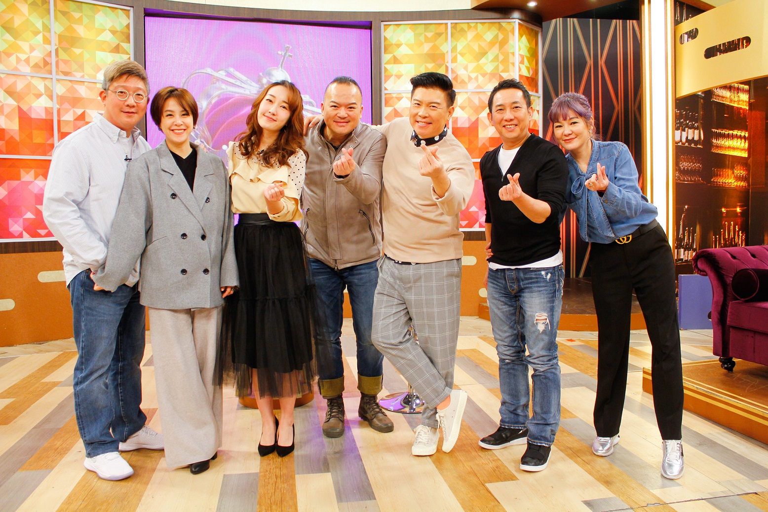 《一袋女王》日前邀請屈中恆、Vicky、黃小柔、王睿及明金成一同上節目，述說5人認識的奇妙緣分與難忘趣事！（衛視提供）