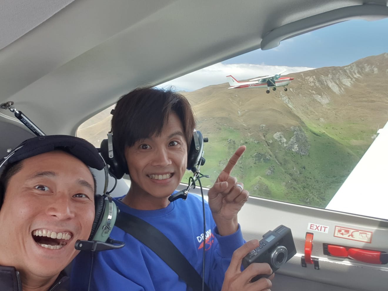 阿翔和搭檔浩子出國錄影被罵「病菌」。（翻攝自浩角翔起臉書）