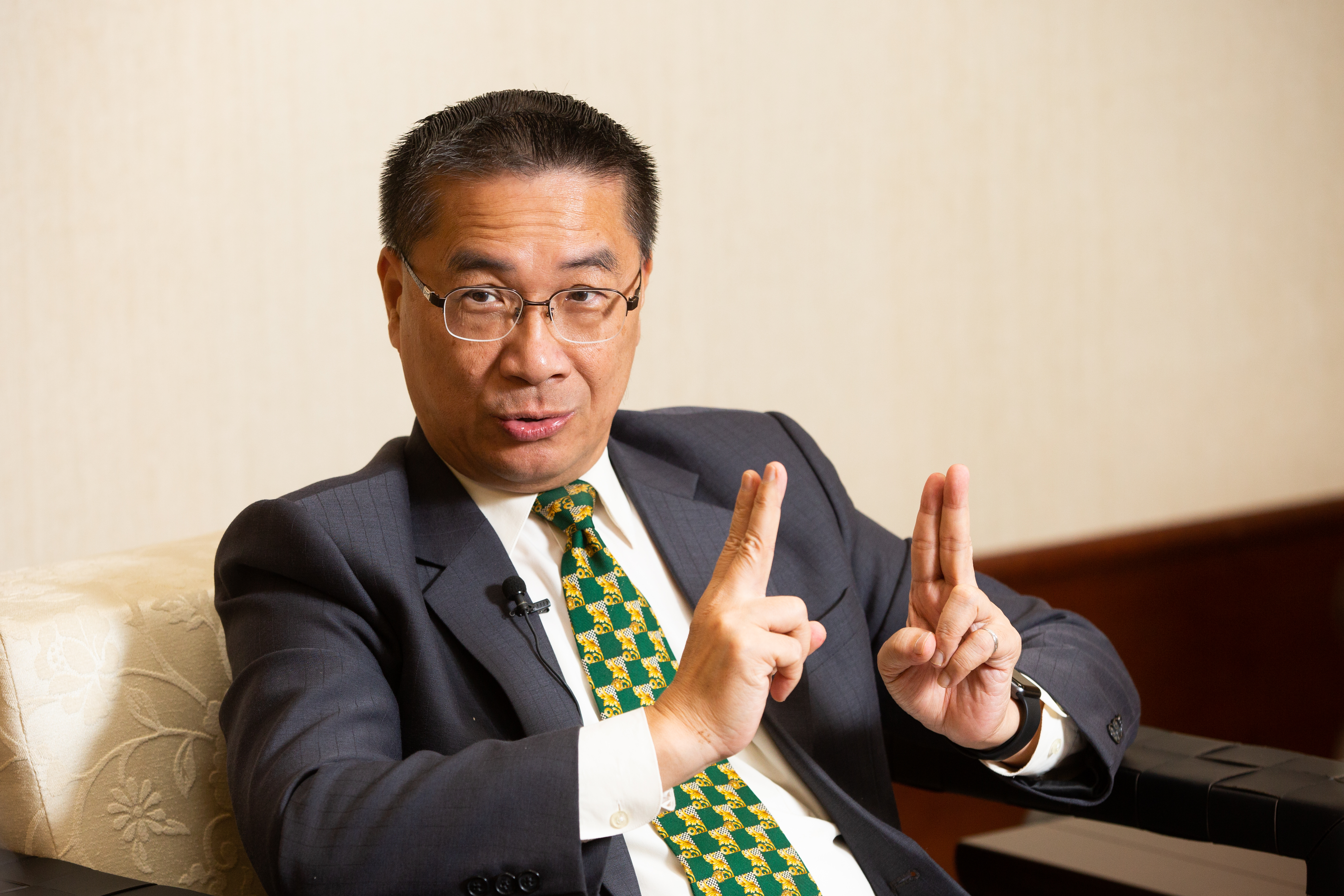 有不少人擔憂清明連假返鄉掃墓祭祖會成防疫破口，內政部長徐國勇談及此事，鼓勵民眾可以線上掃墓、祭祖，或者分流掃墓。（本刊資料照）