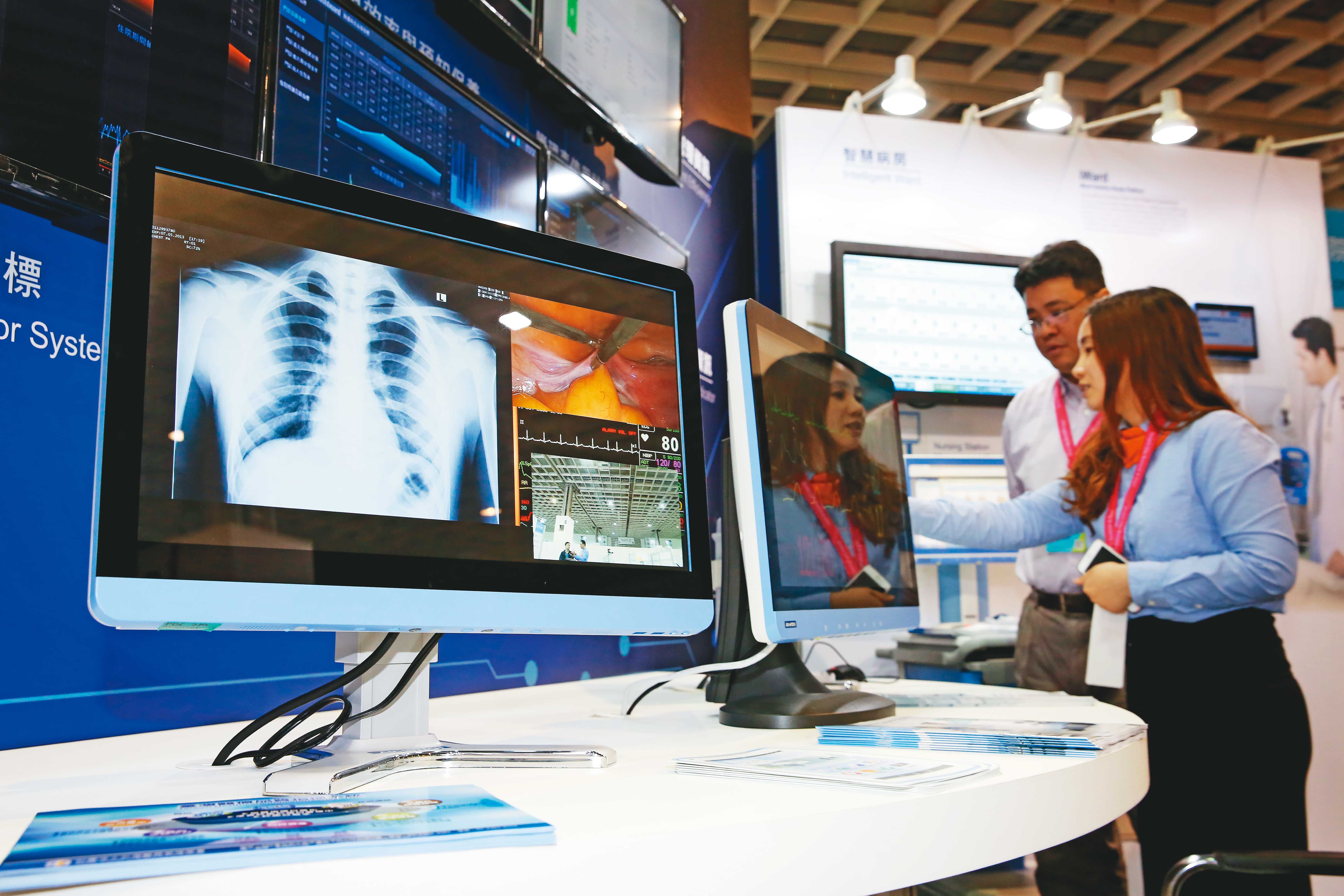 疫情延燒下，通訊、公用事業、生技醫療等產業是可以安心投資的標的。