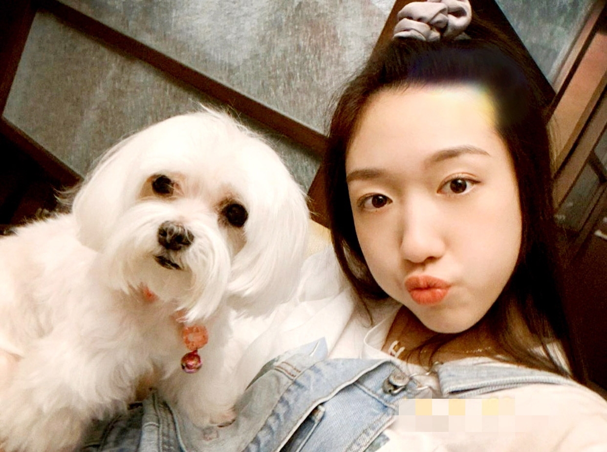 李翊君與檢場所生的18歲女兒王敏淳﹙香奈兒﹚勇闖歌壇，接棒父母成為明星。（王敏淳提供）