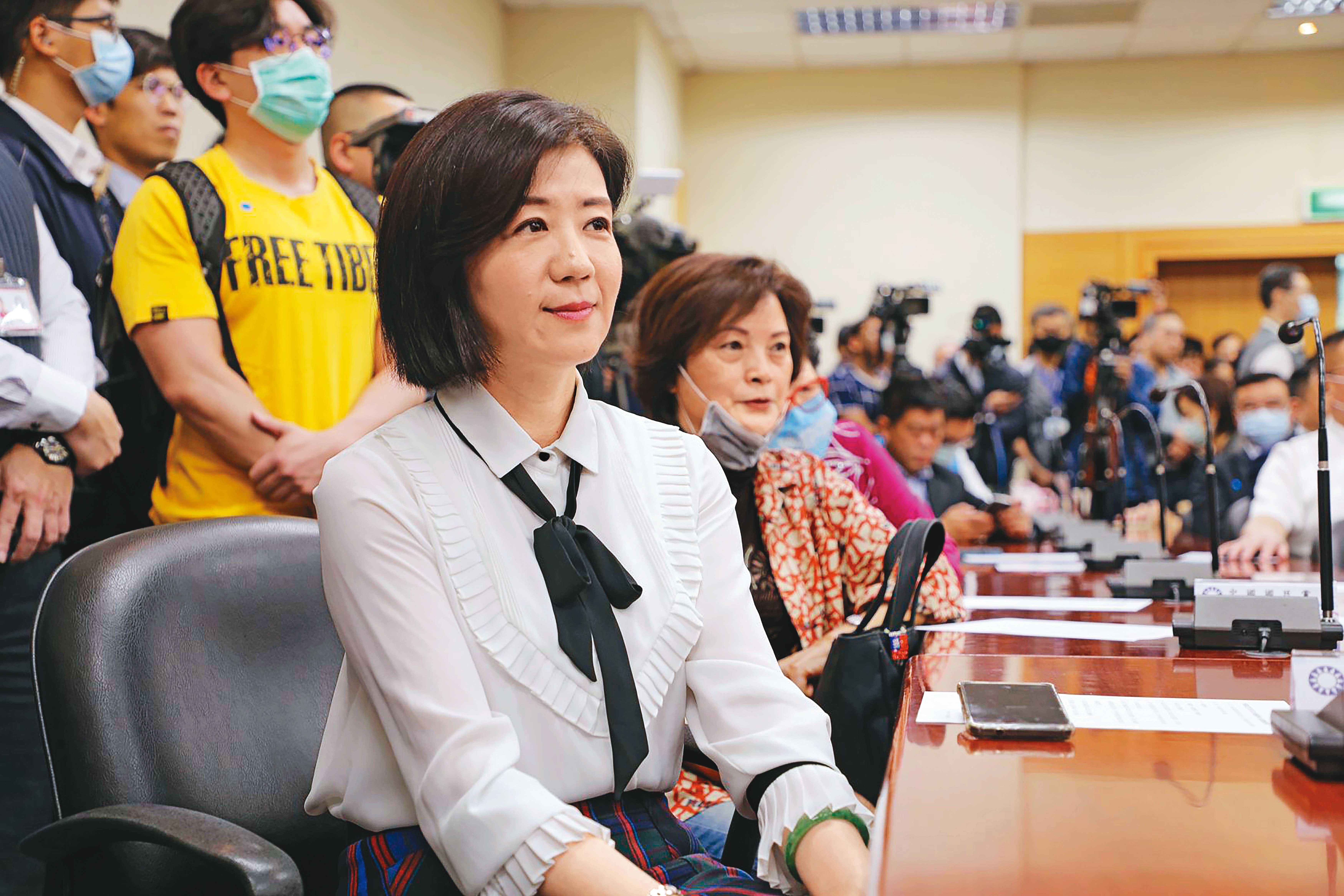 過去在立法院就與江啟臣熟識的王育敏，有望繼續留任文傳會主委。（翻攝王育敏臉書）