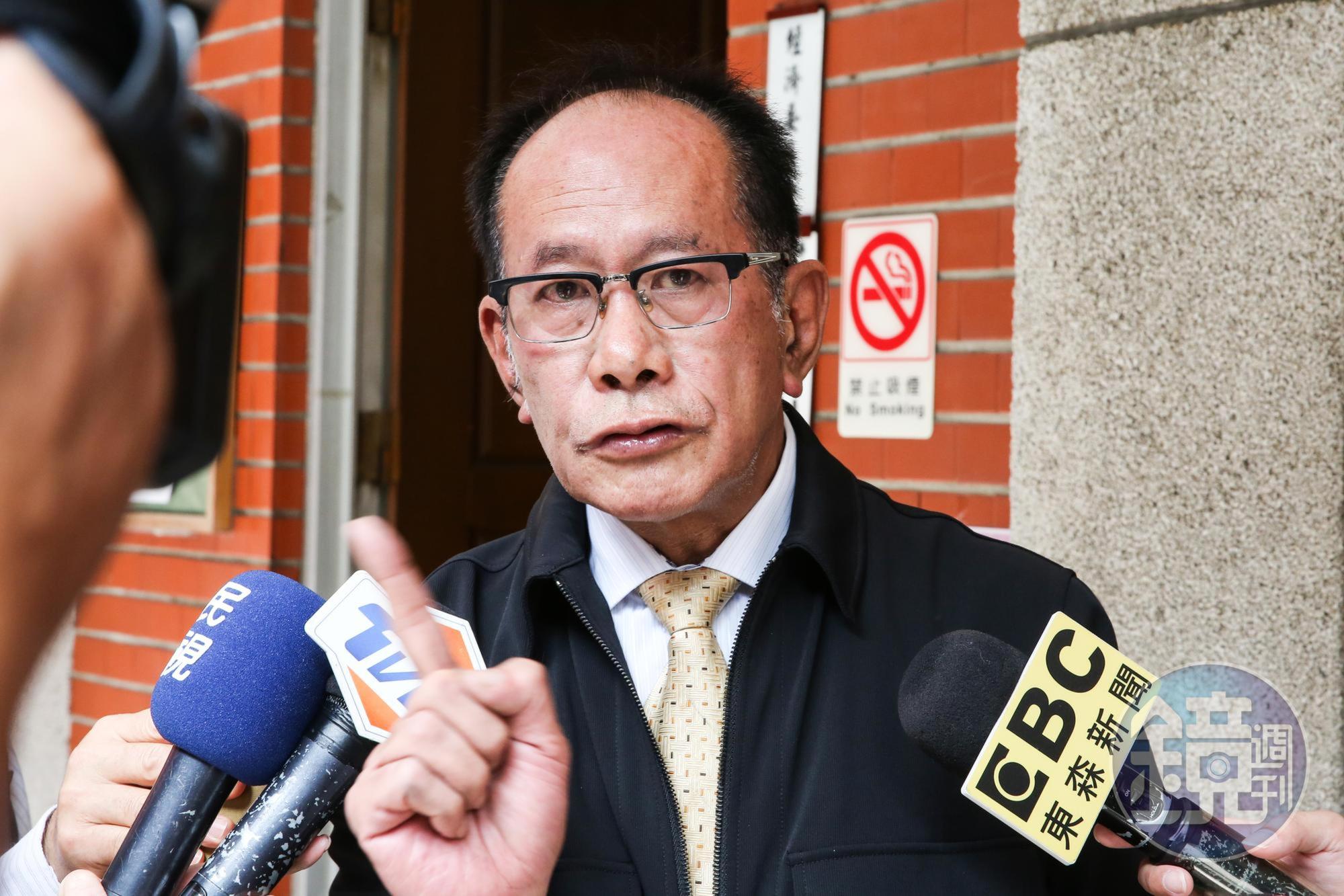 國民黨立委陳超明今赴立法院,痛罵網友是腦殘。