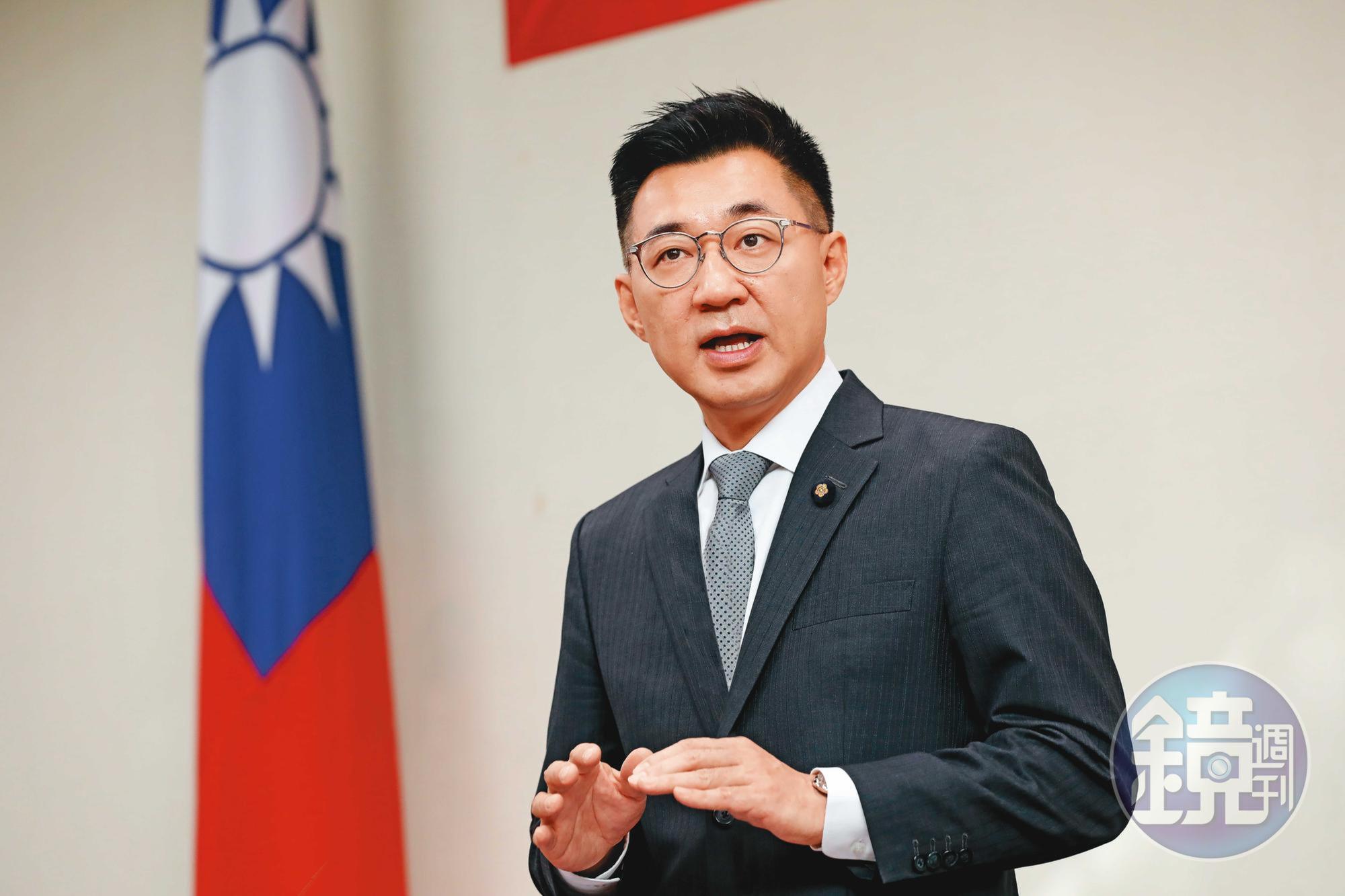 江啟臣挾世代交替之勢當選國民黨新任主席，但九日就職這天，他臉上沒有絲毫喜悅，似乎明白考驗才正要開始。