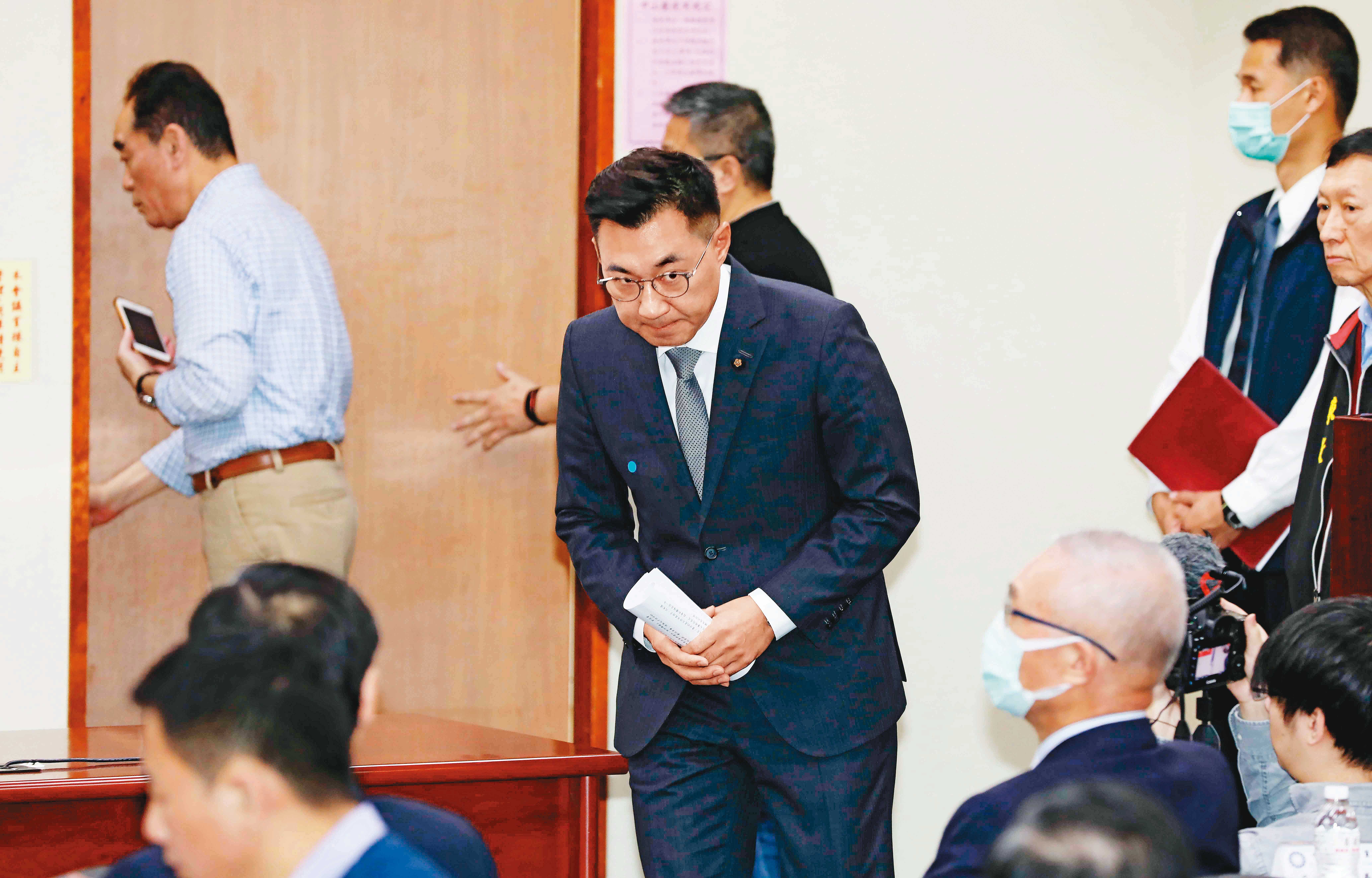 在競選期間喊出「世代交替」的江啟臣，選後須凝聚黨內各山頭，才能順利推動改革。圖為江啟臣九日就職黨主席。