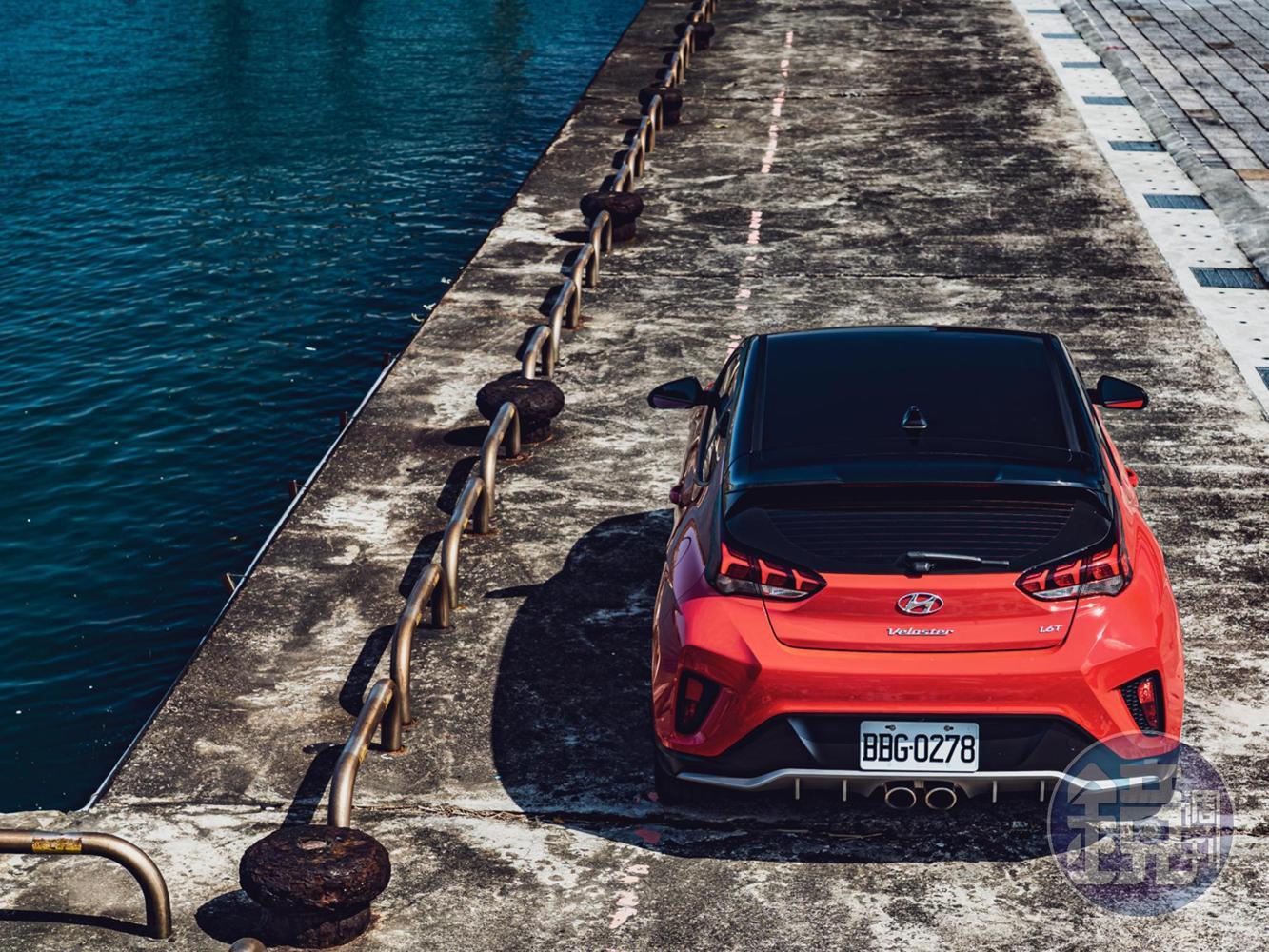 Veloster並不需要迎合所謂的市場潮流，以其獨有的跨級距設定、高度的C/P值，以及帥氣的外觀，只要靜待其知音現身即可。